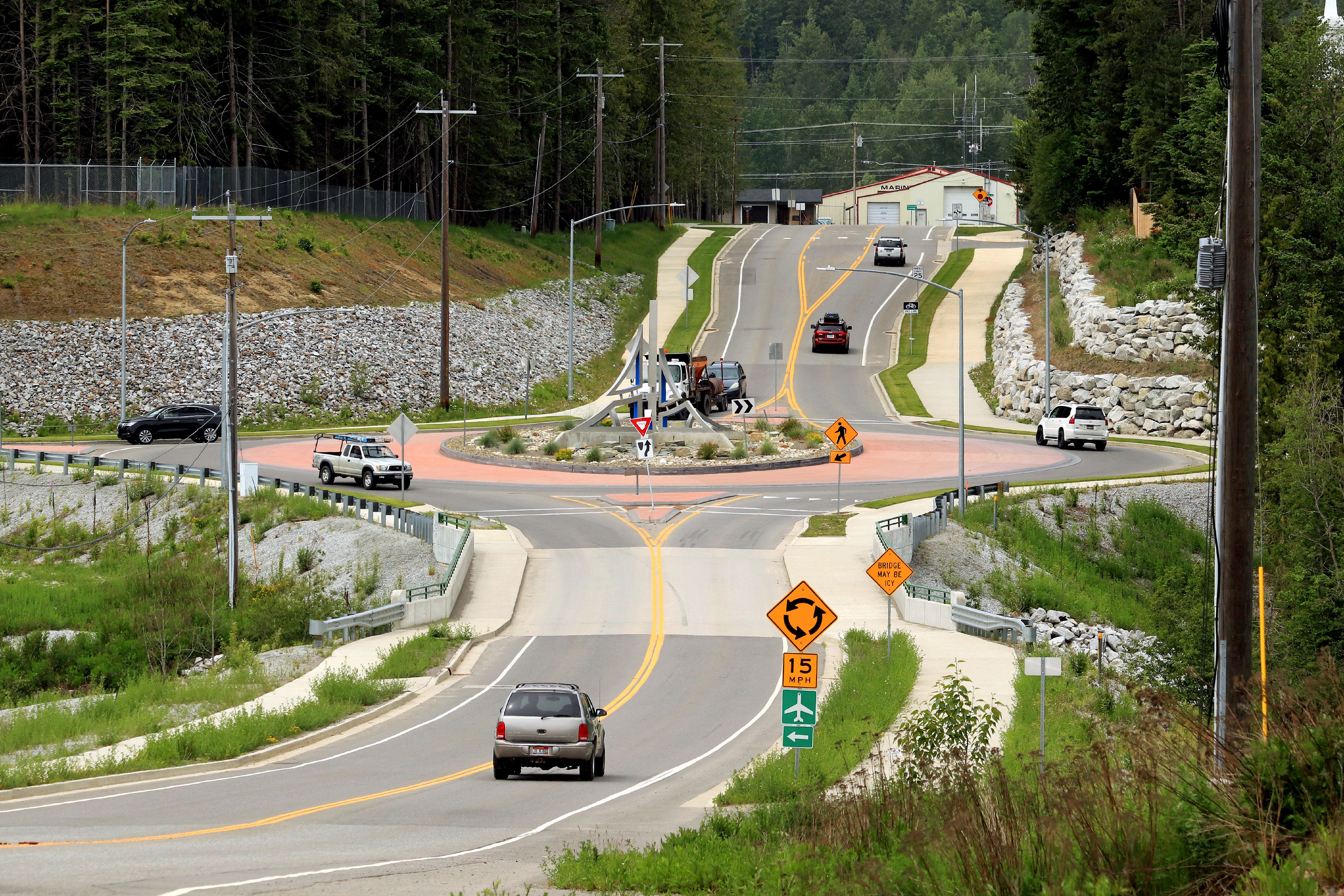 Why are there so few roundabouts in the U.S. despite their safety benefits?