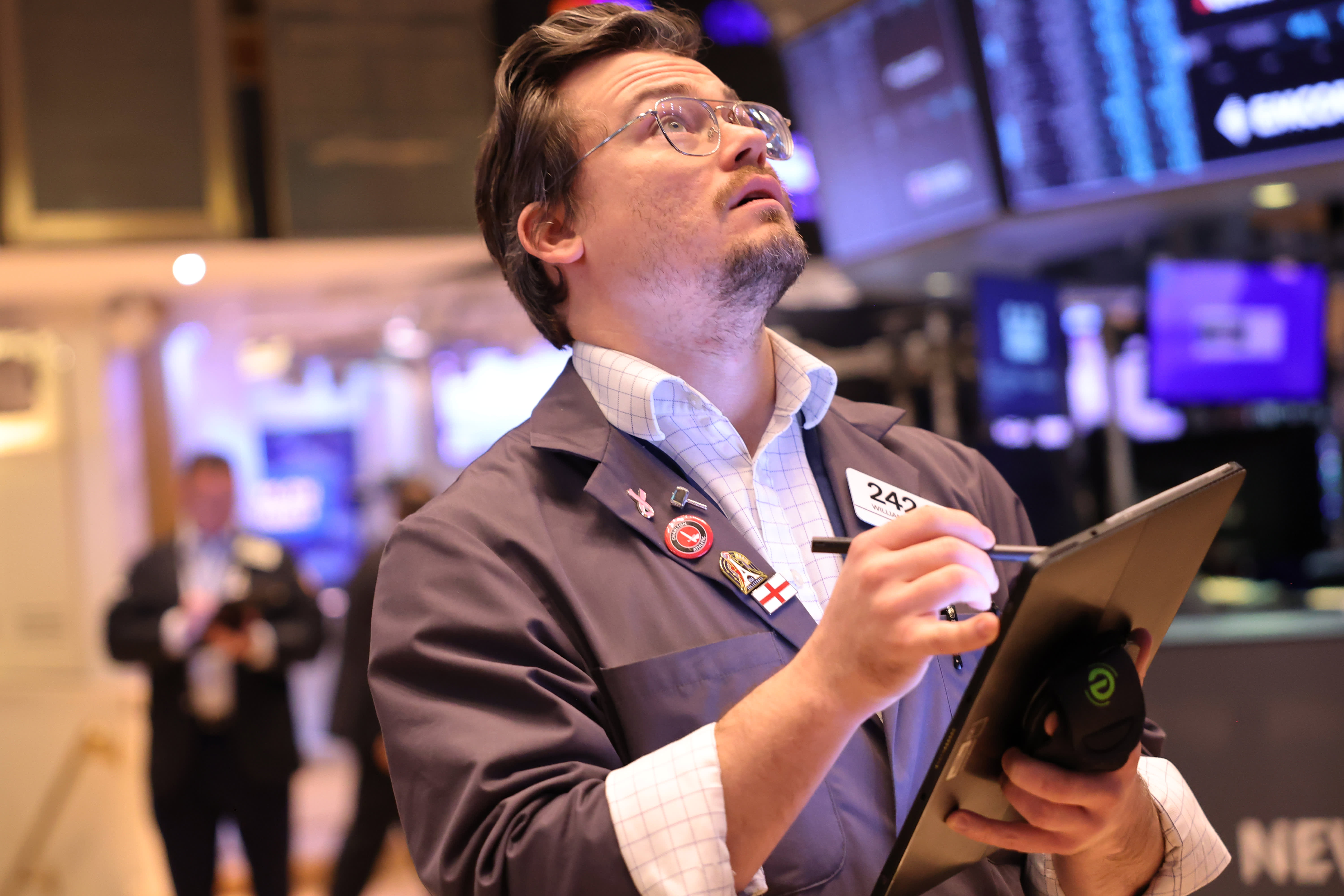 Investors keep a watchful eye on jobs data as U.S. Treasury yields increase.