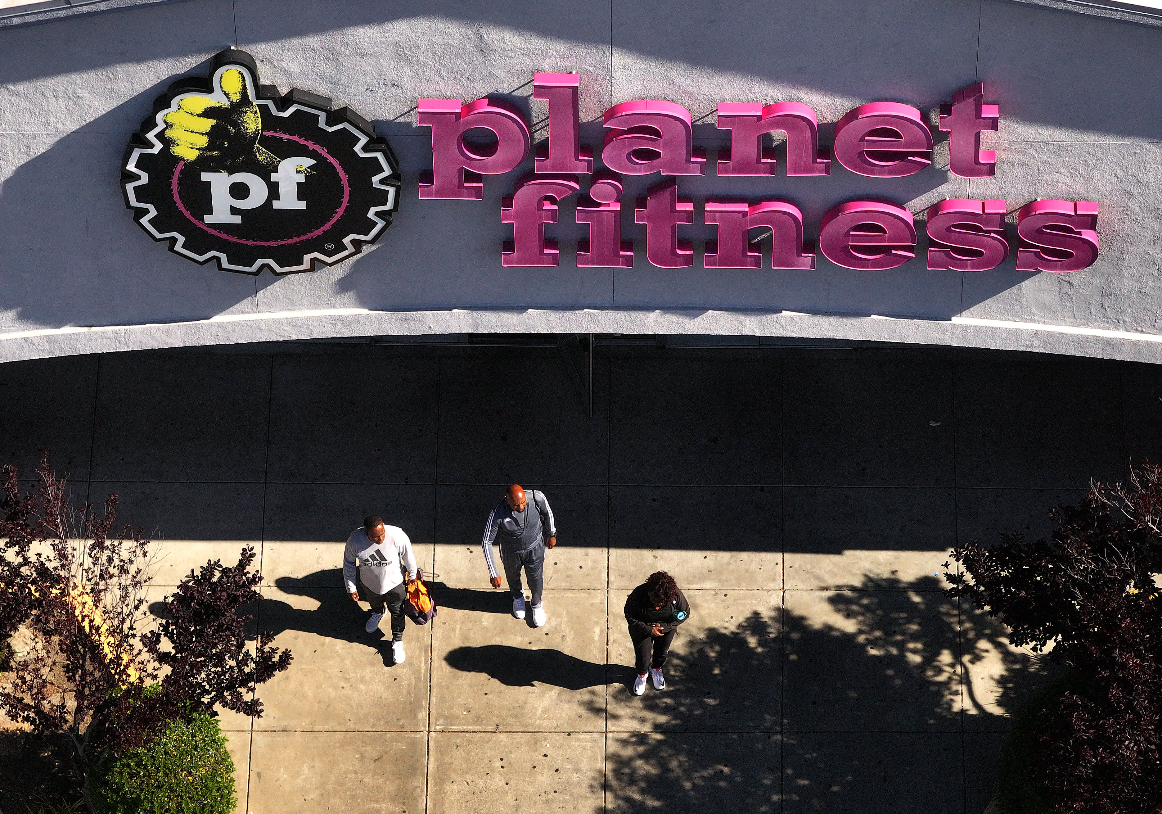 Blink's bankruptcy acquisition bid by Planet Fitness falls through at the last minute.