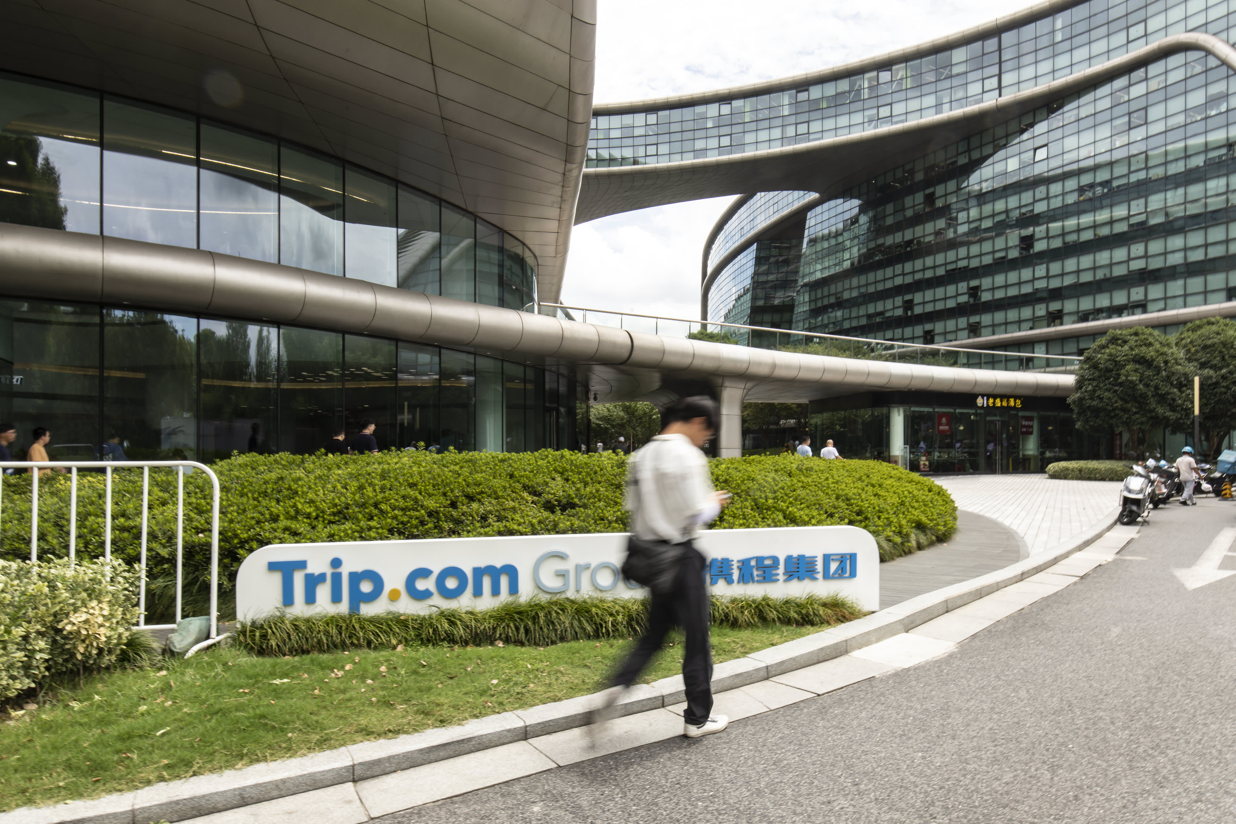 A three-day hybrid work week is a winning solution, according to a study published in Nature.