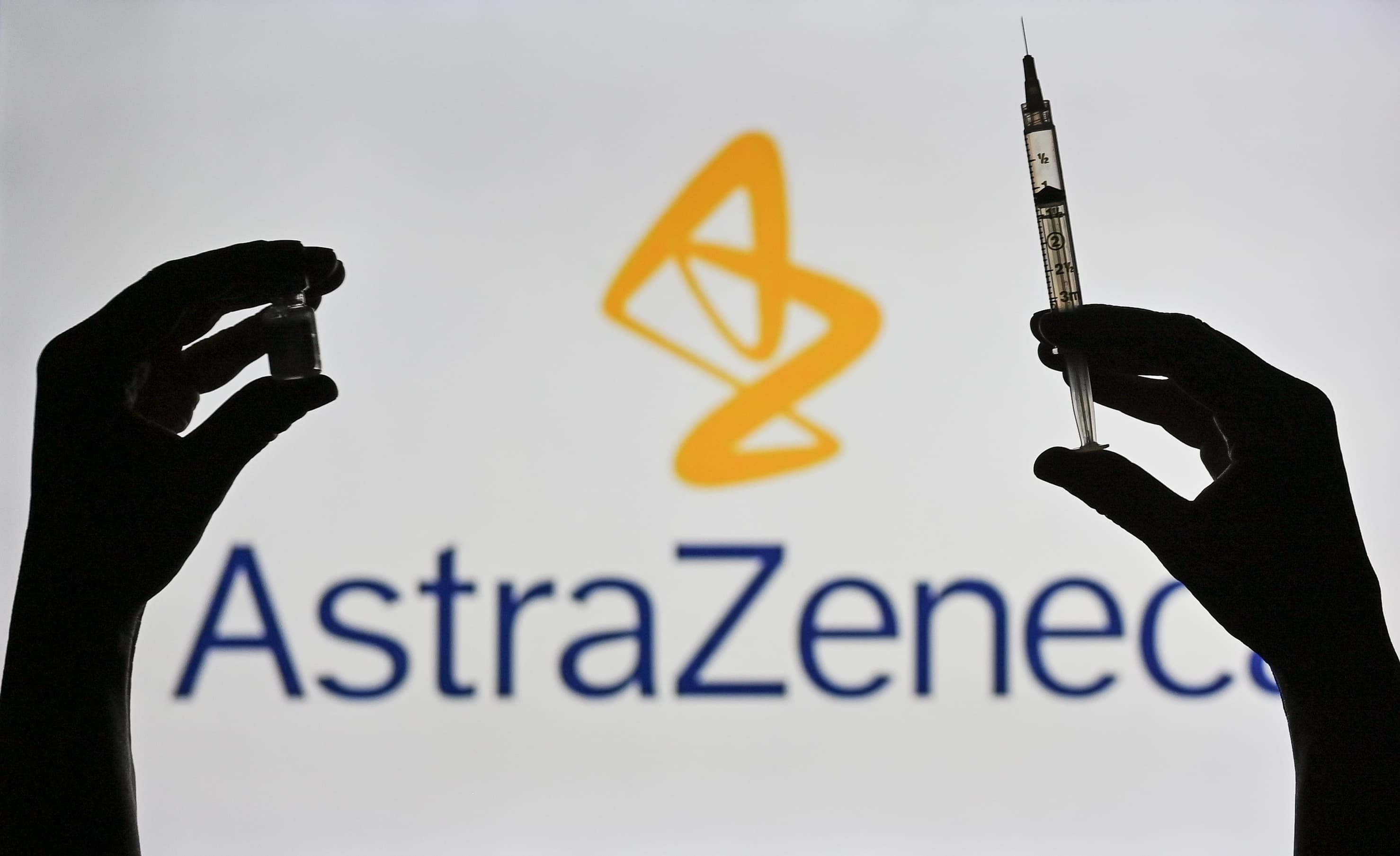 Disappointing lung cancer drug trial results cause AstraZeneca's shares to fall 5%.