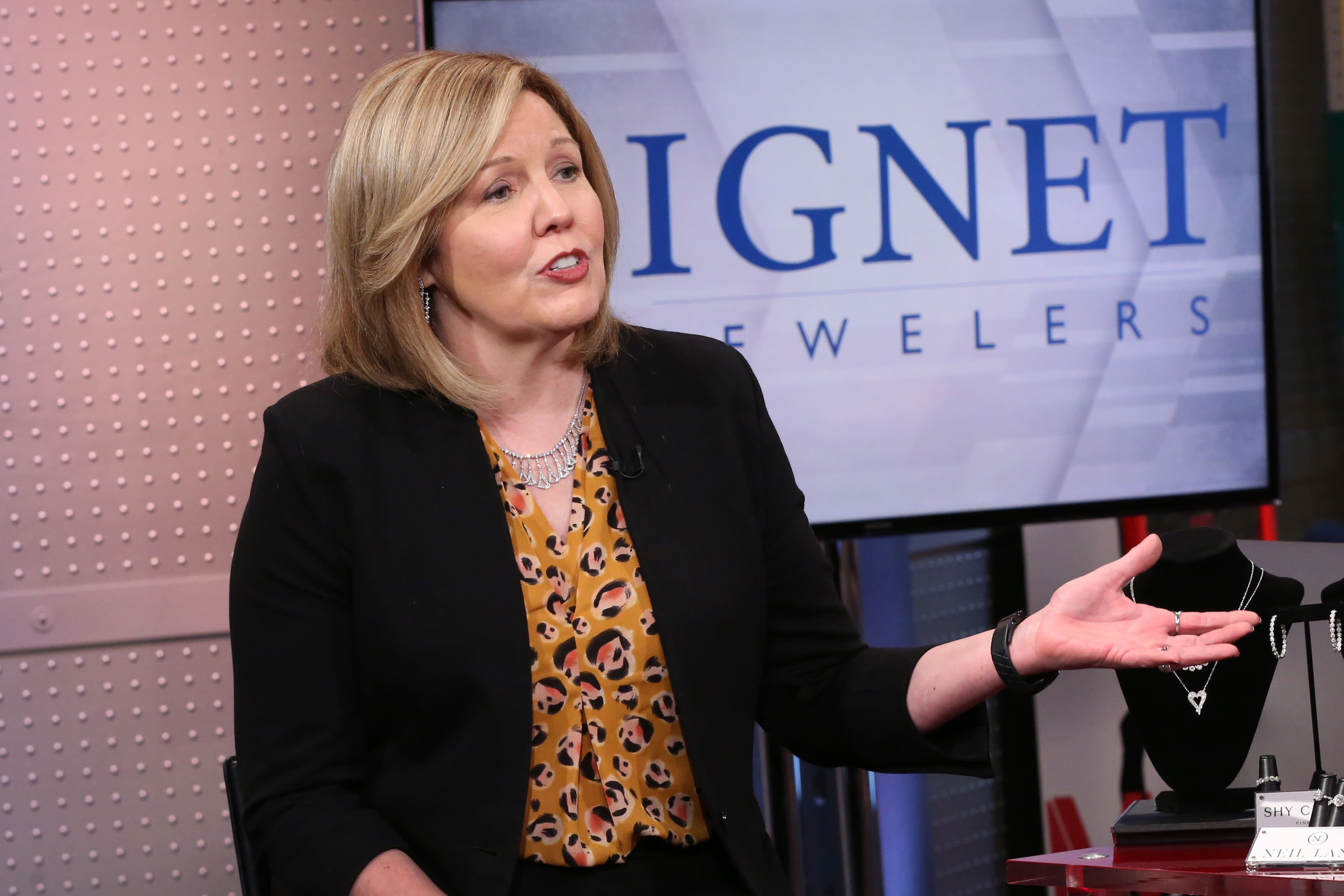 Signet, the parent company of Kay Jewelers, anticipates maintaining its market position and continuing to invest in growth, as stated by its CEO.