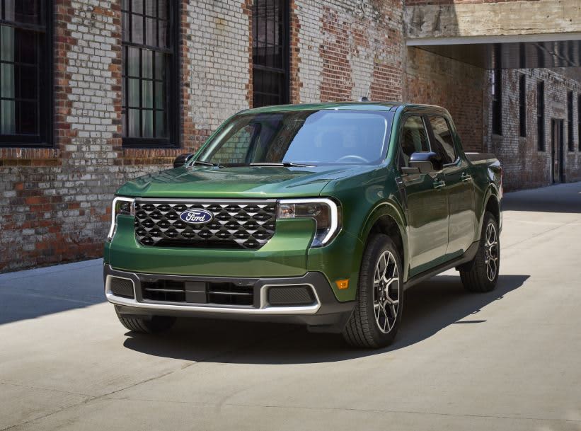 Ford unveils 2025 Maverick pickup with advanced technologies and hybrid options.