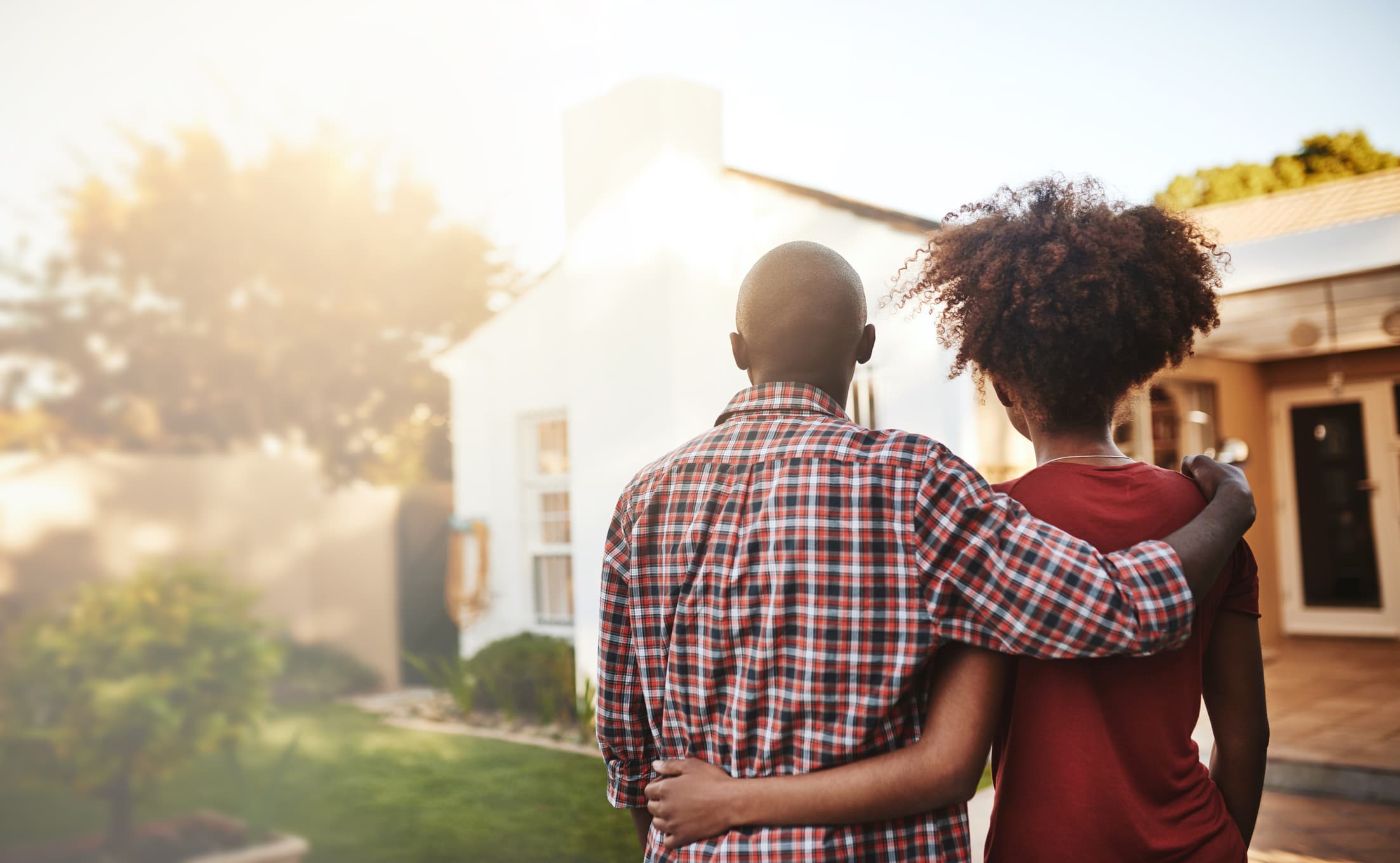 Although mortgage rates are decreasing, it's not anticipated that homes will become more affordable—here's the explanation.