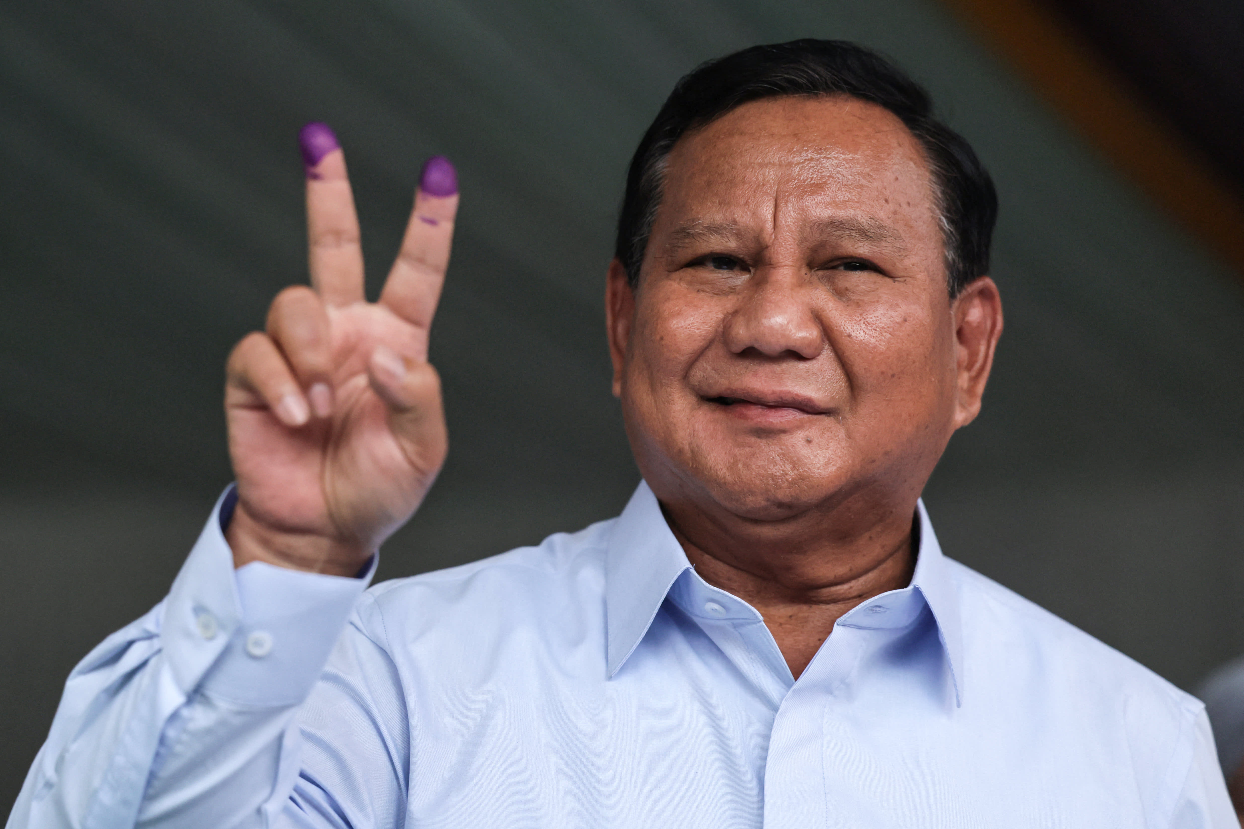 Early unofficial vote count shows Prabowo, Indonesia's Defense Minister, in the lead for the presidential election.
