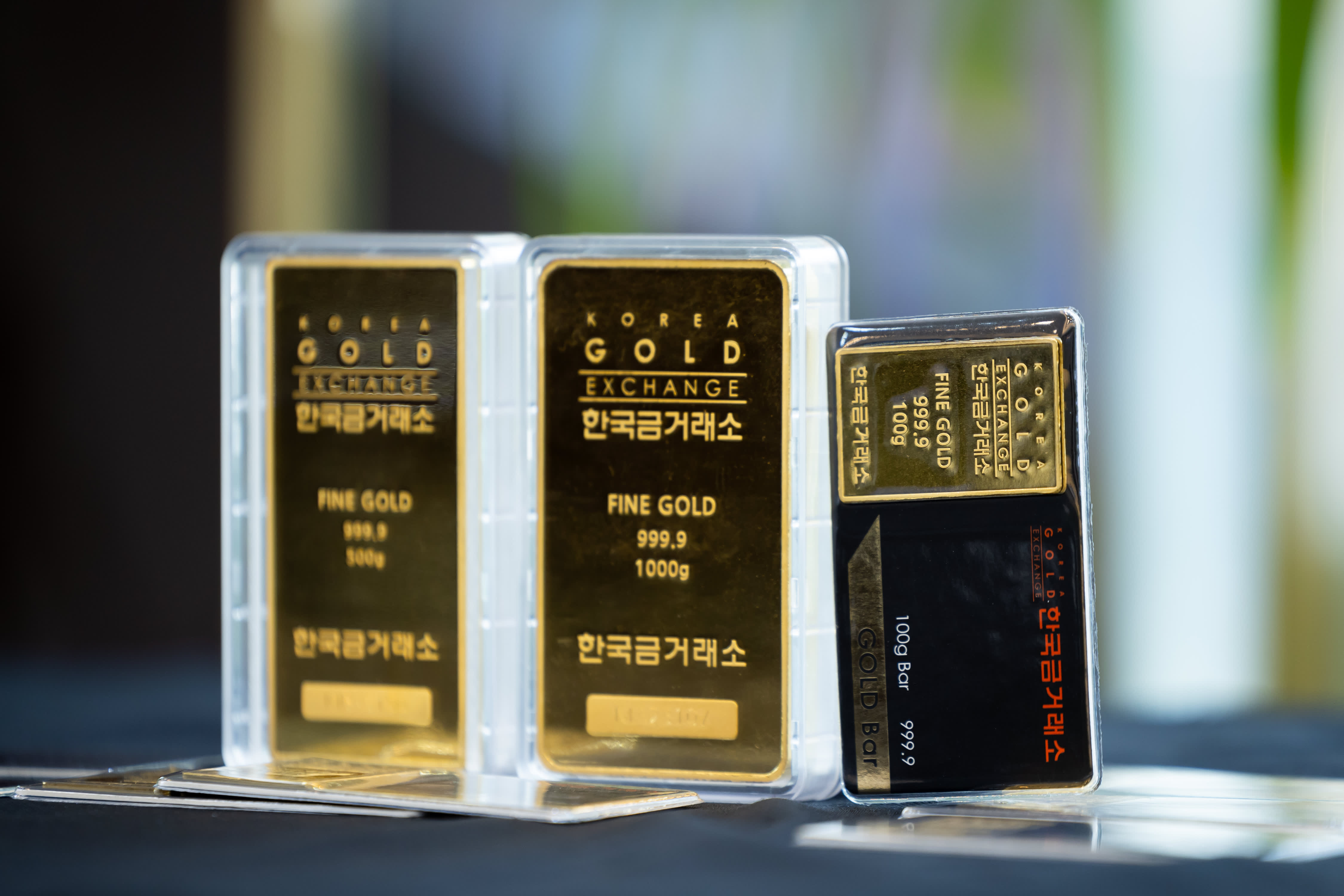 In Korea, gold bars are flying off the shelves in convenience stores and vending machines.