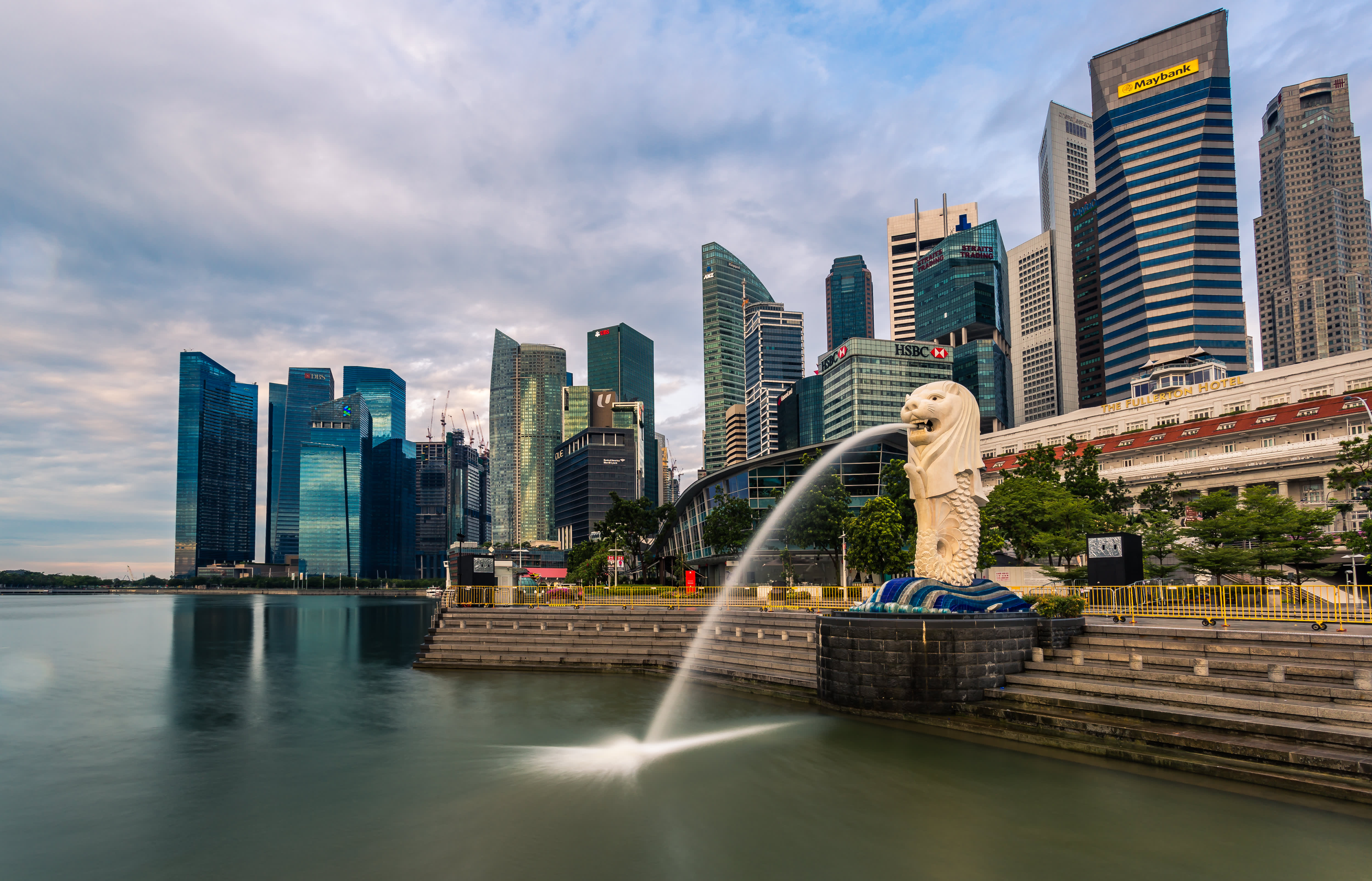 Australian stocks begin the day on an upward trend, following the resumption of trading in Asian markets after the New Year's Day holiday.