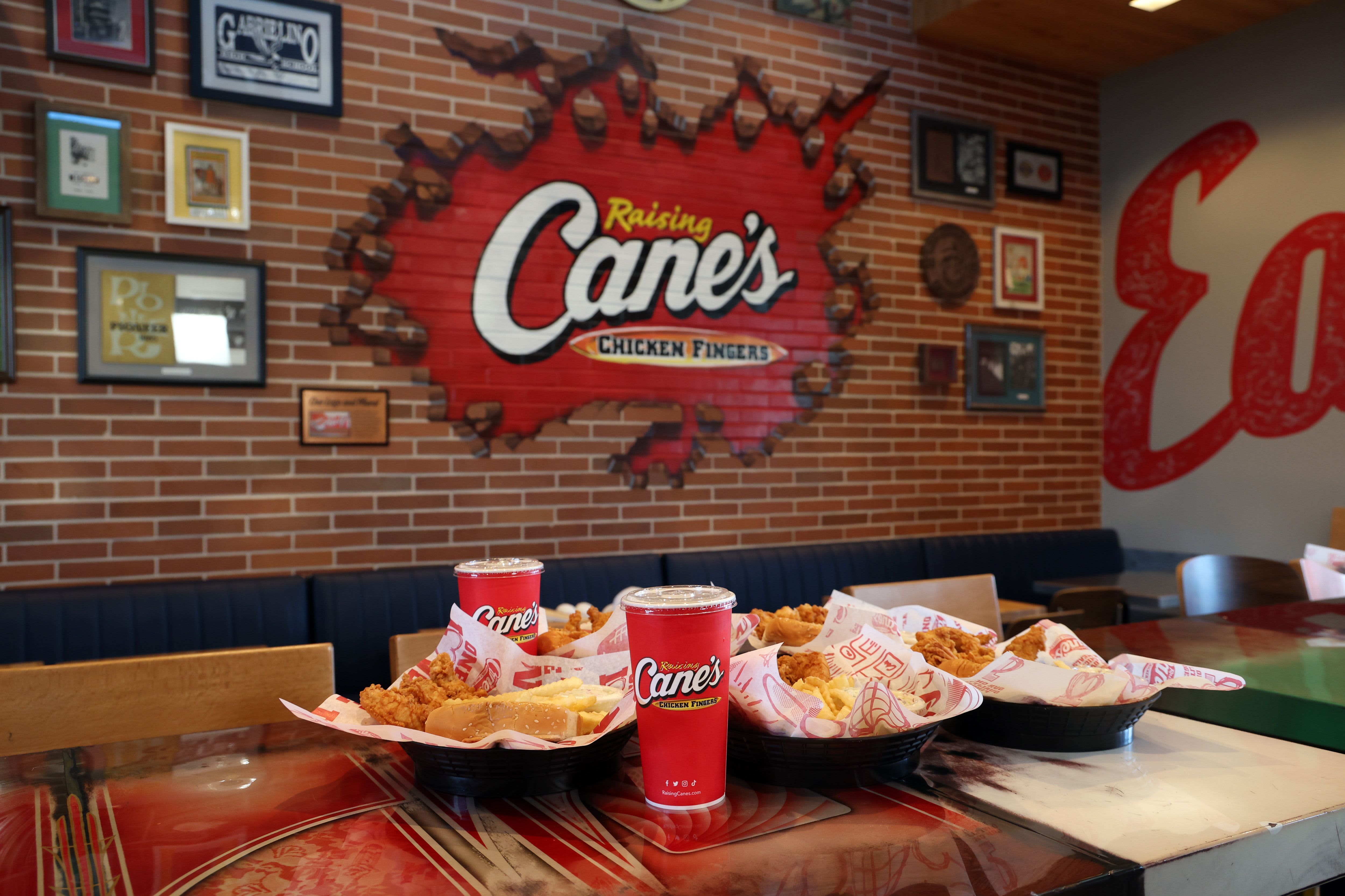 In 2024, the restaurant industry will see both victories and defeats, with Chili's and burger chains among the winners and losers.