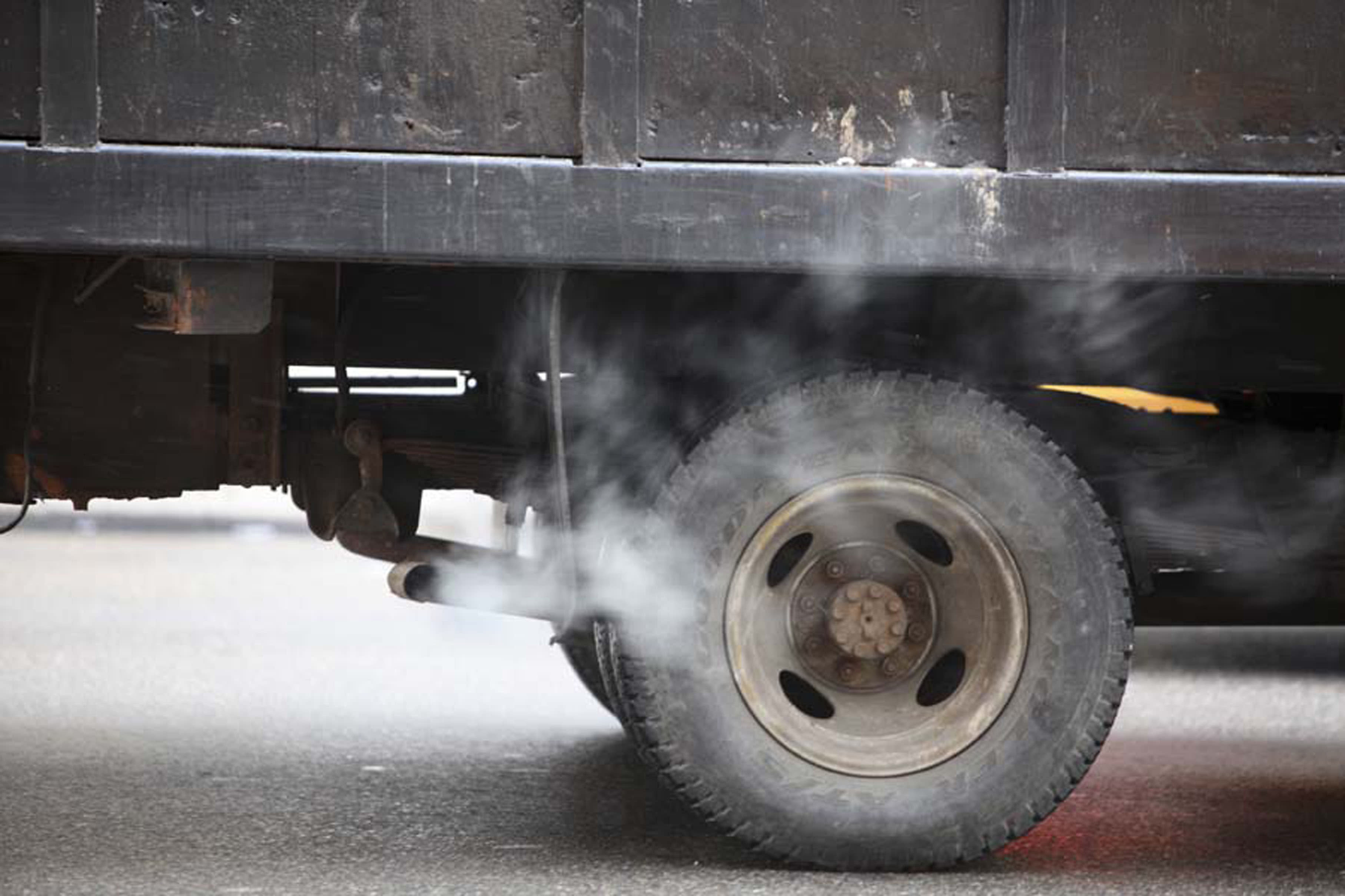 Clean-air vigilantes are making $87.50 in 3 minutes by reporting idling trucks in NYC.