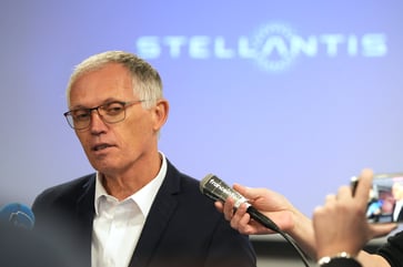 Amid issues in the U.S. and declining profits, Stellantis CEO Carlos Tavares steps down.