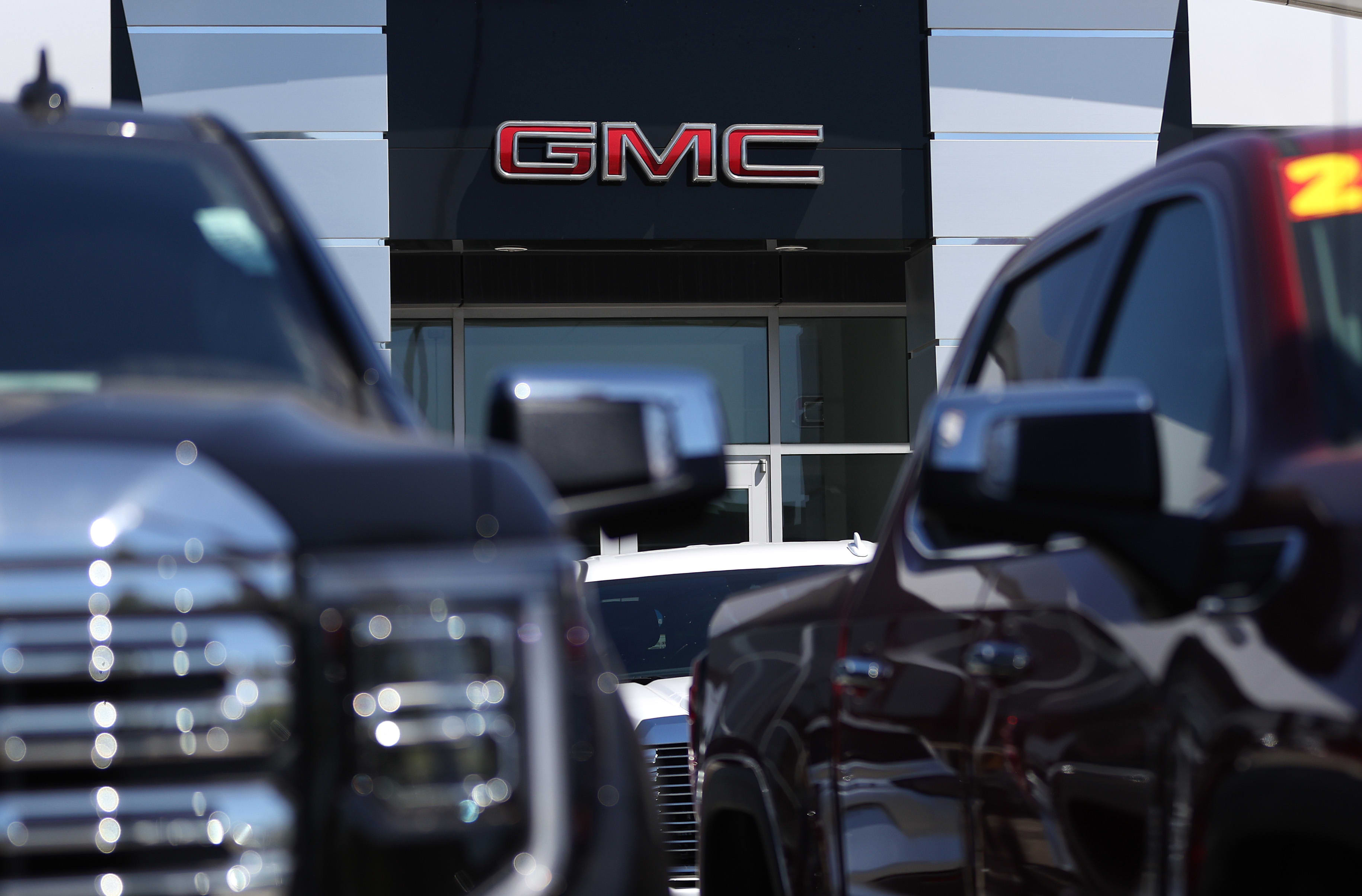 Despite industry challenges, GM anticipates 2025 earnings to mirror this year's performance.