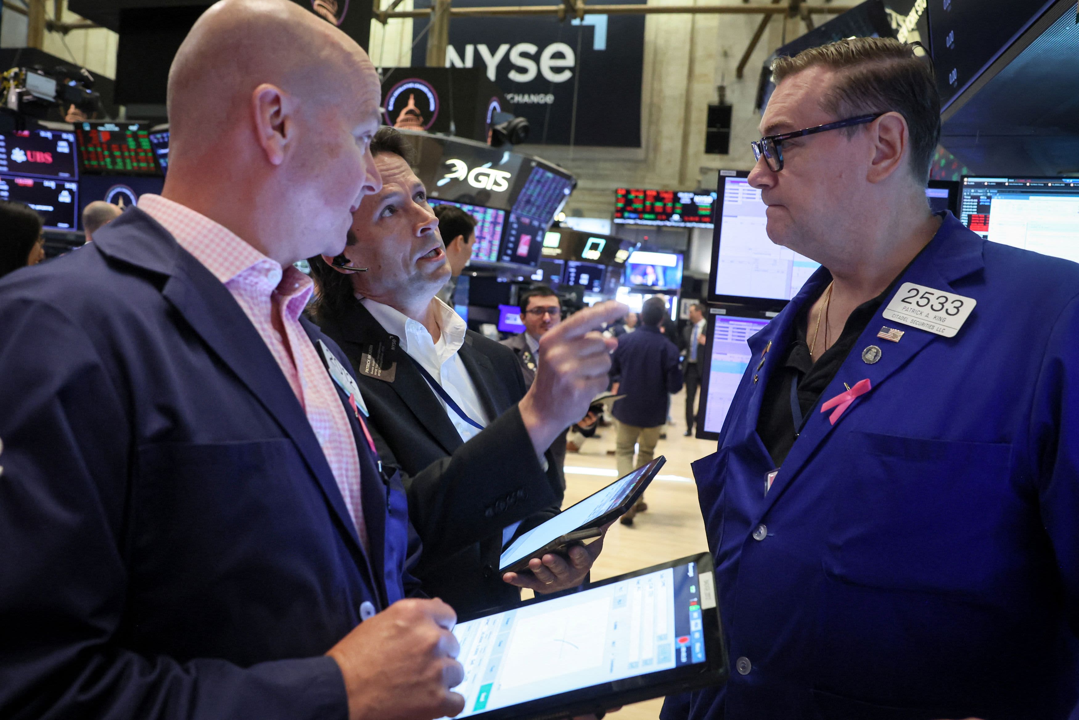 Ahead of the crucial employment report, Treasury yields remain relatively unchanged.