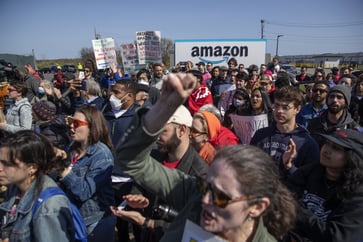 The Amazon Labor Union has decided to align with the Teamsters.