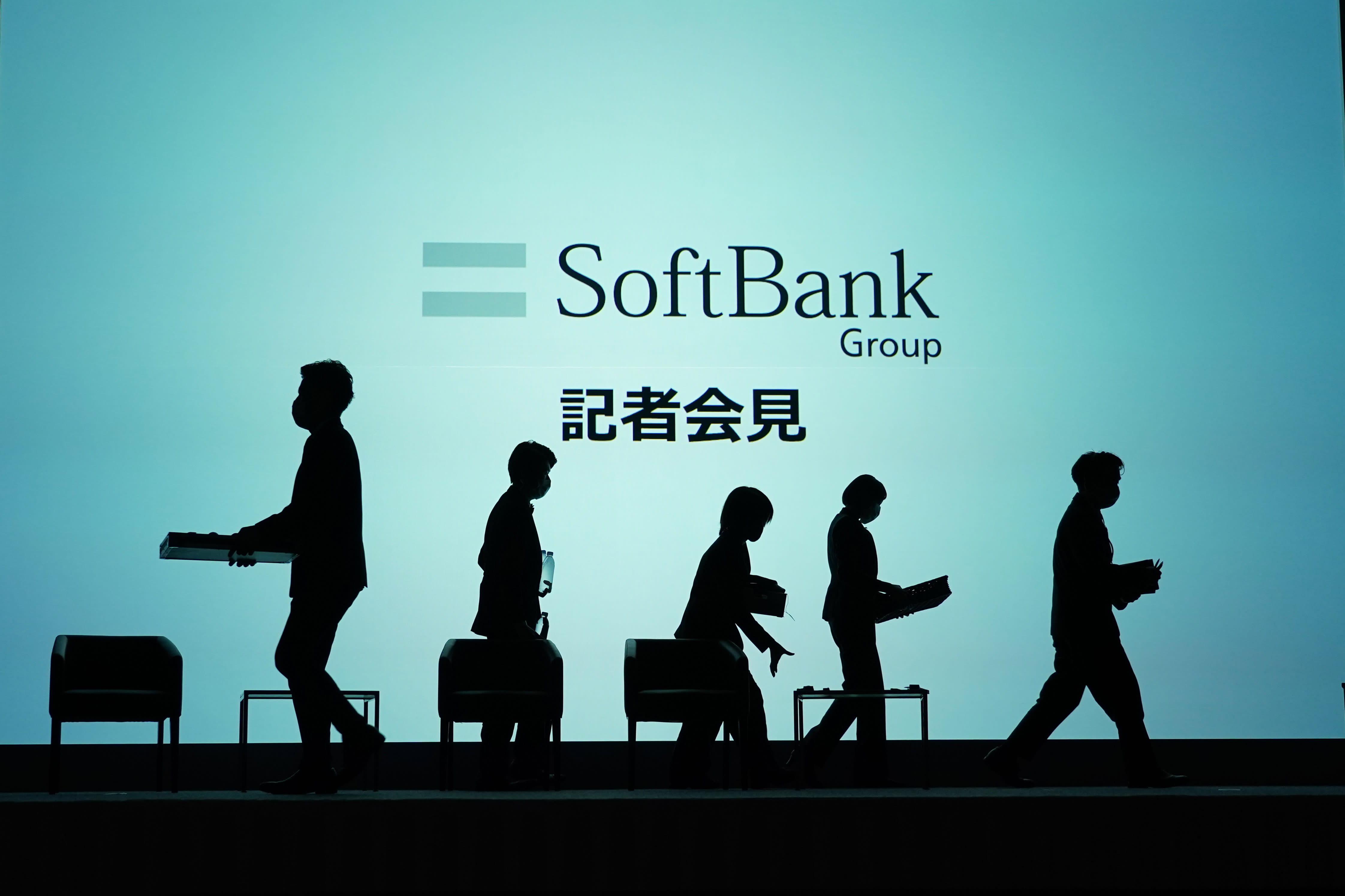 SoftBank reports a return to investment gains at its Vision Fund and announces a potential $3.4 billion share buyback.