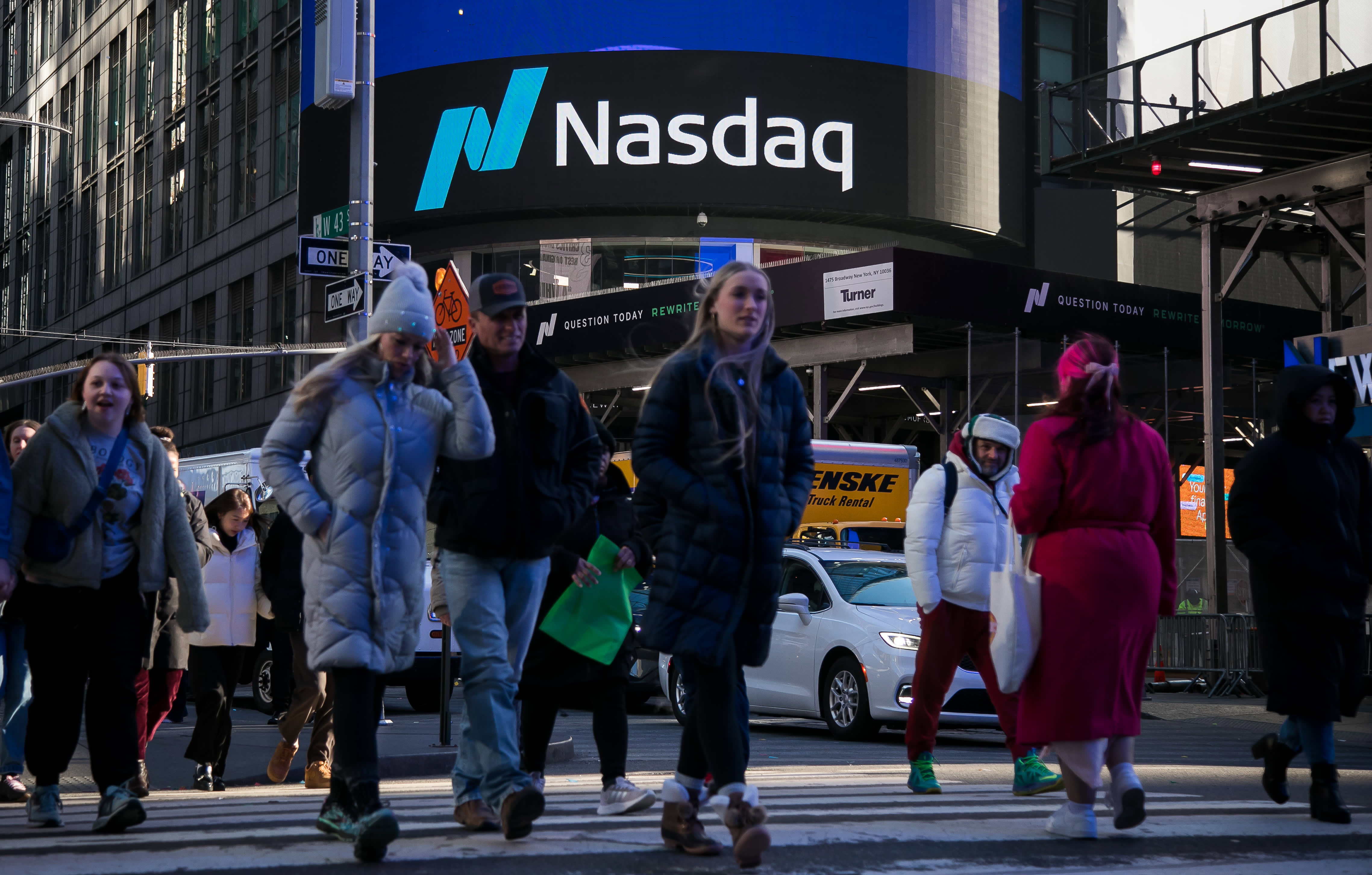A survey has revealed that tech founders are increasingly avoiding IPOs due to the prolonged market downturn.