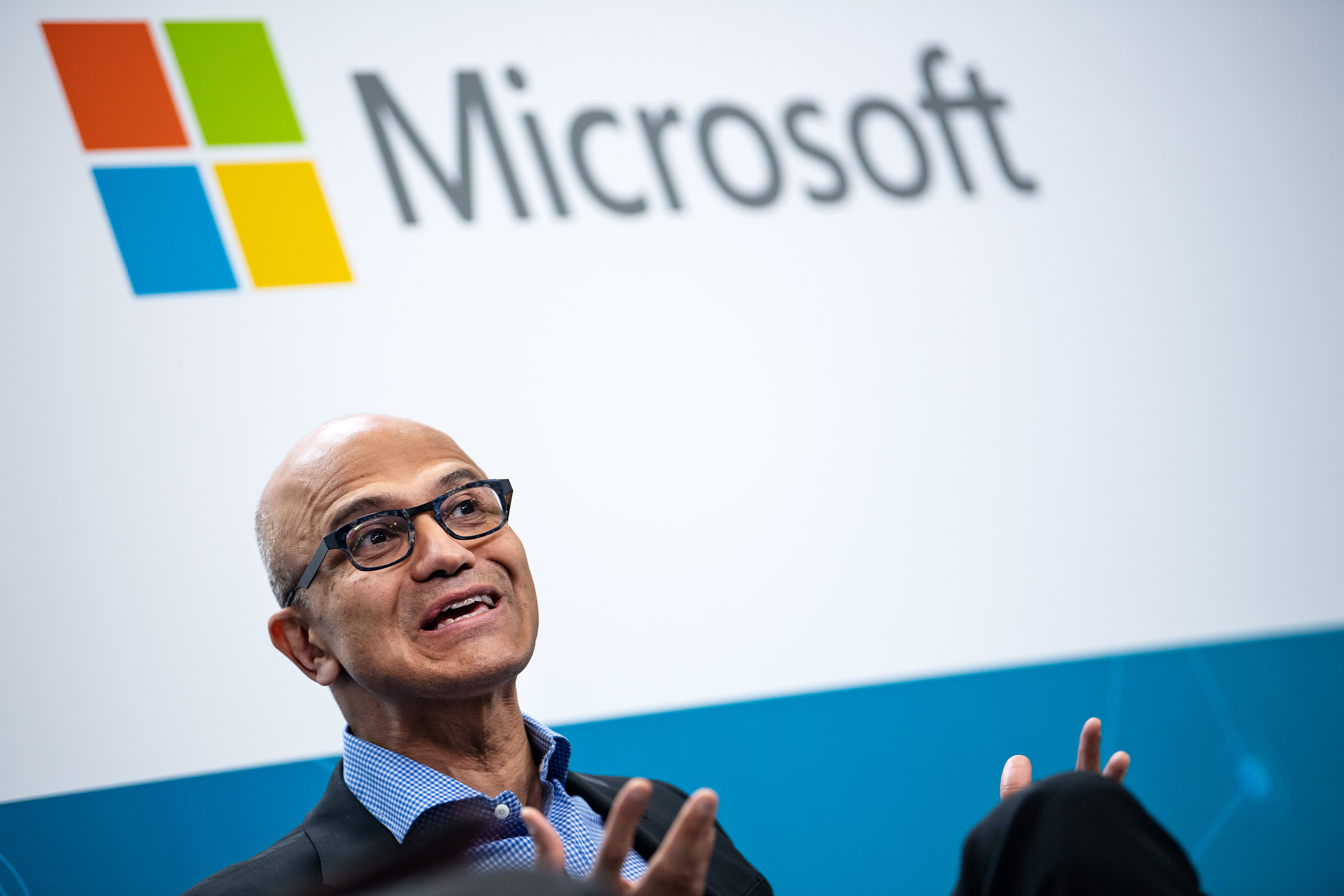 Microsoft announces one-time cash bonuses of up to 25% for employees.