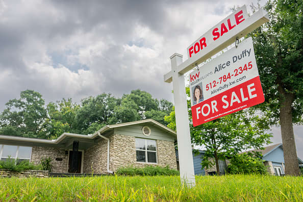 After a stronger-than-expected jobs report, mortgage rates rise.