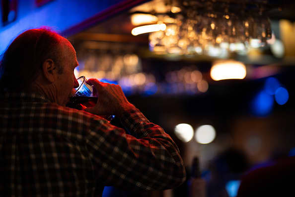Alcohol labels should bear cancer risk warnings, according to the U.S. surgeon general.