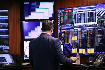 After the October payrolls report fails to meet expectations, Treasury yields plummet.