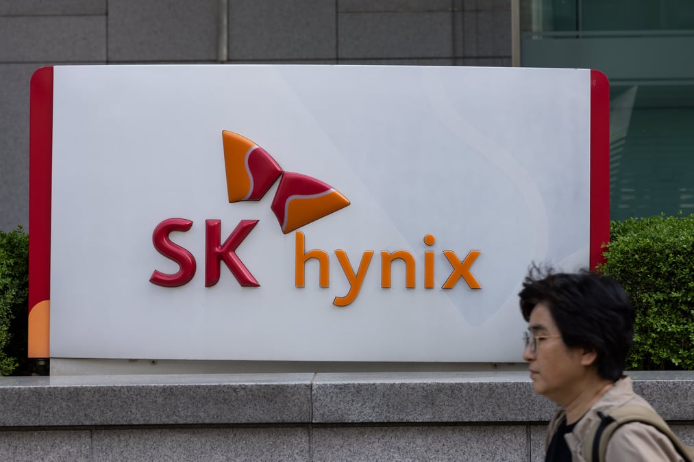 SK Hynix's fourth-quarter earnings surge to a new peak, surpassing forecasts due to the growth in AI demand.