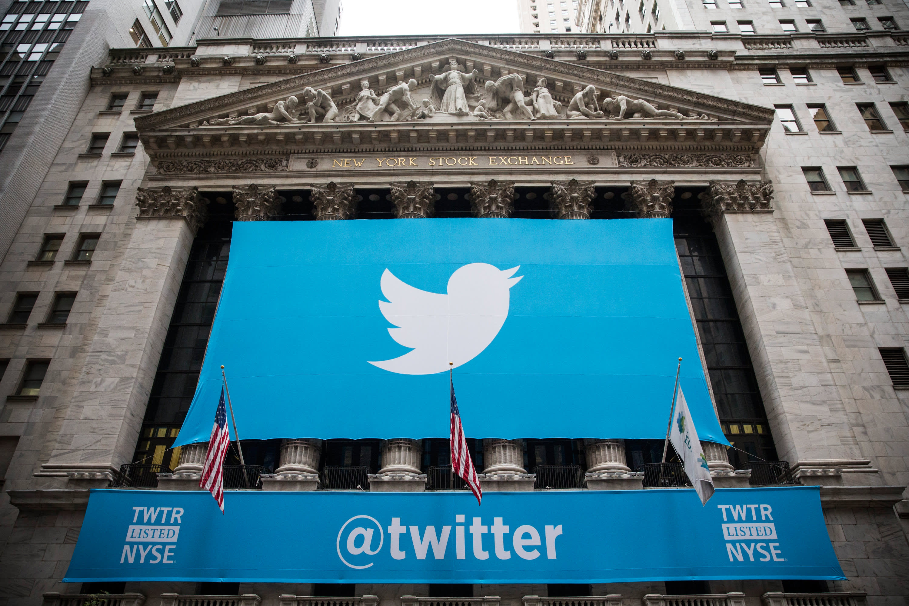 The largest stock price changes during the day were seen in Twitter, Starbucks, Tesla, and others.