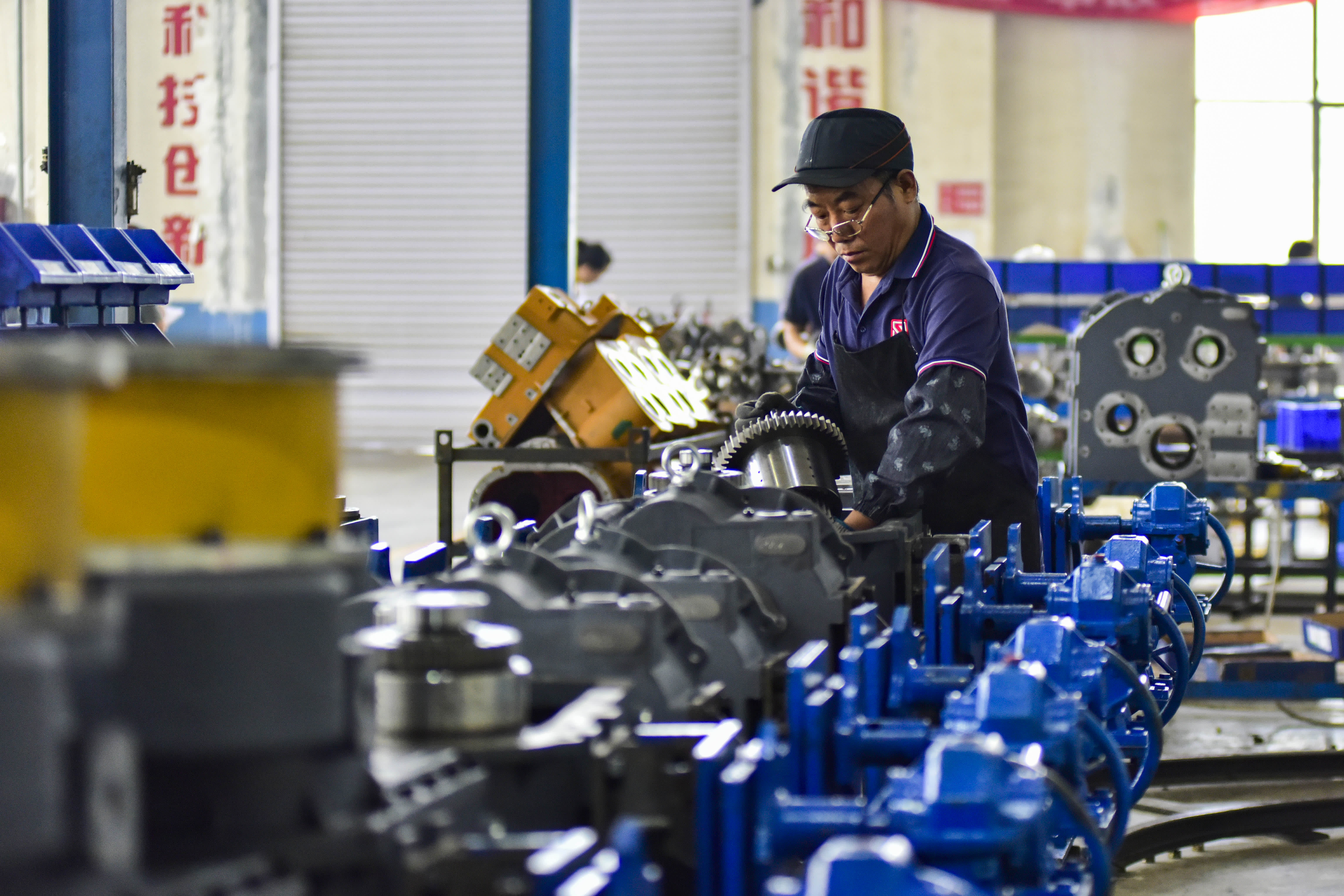 In September, China's factory activity unexpectedly decreased.