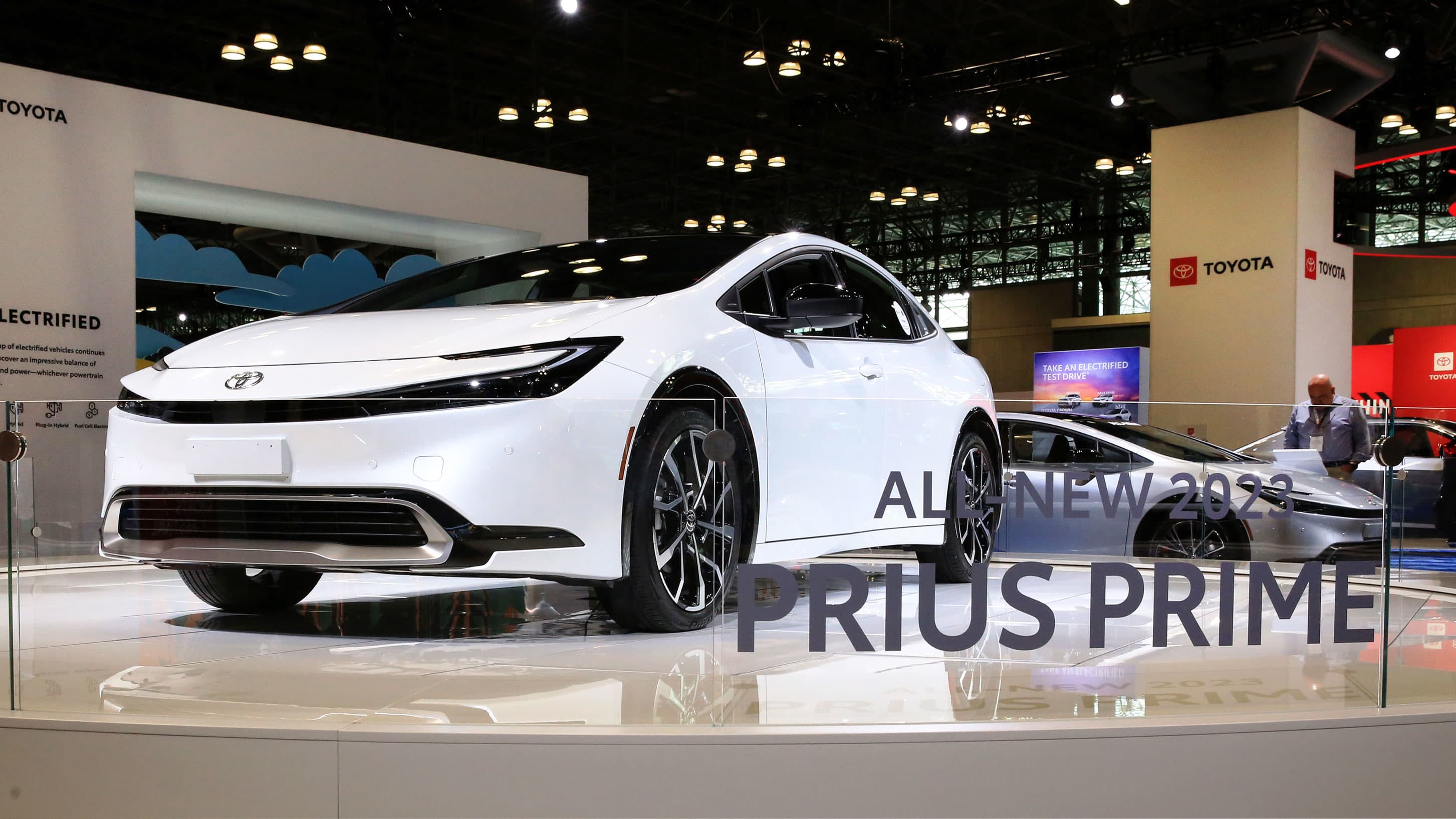 As the industry shifts towards electric vehicles (EVs), automakers are increasingly turning to hybrids as a transitional step.