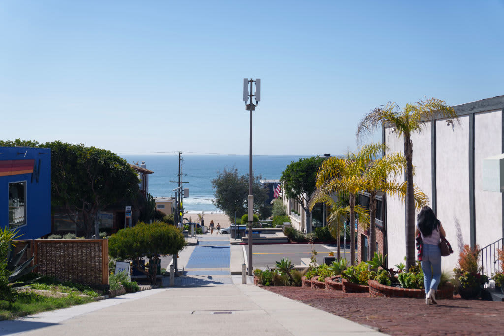 If there's a blackout, consumer advocates advise requesting a refund from AT&T.