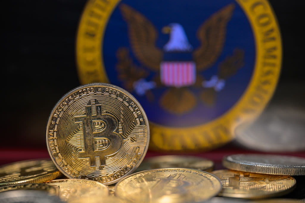 Investors can now hedge their bitcoin exposure through the trading of Bitcoin ETF options.