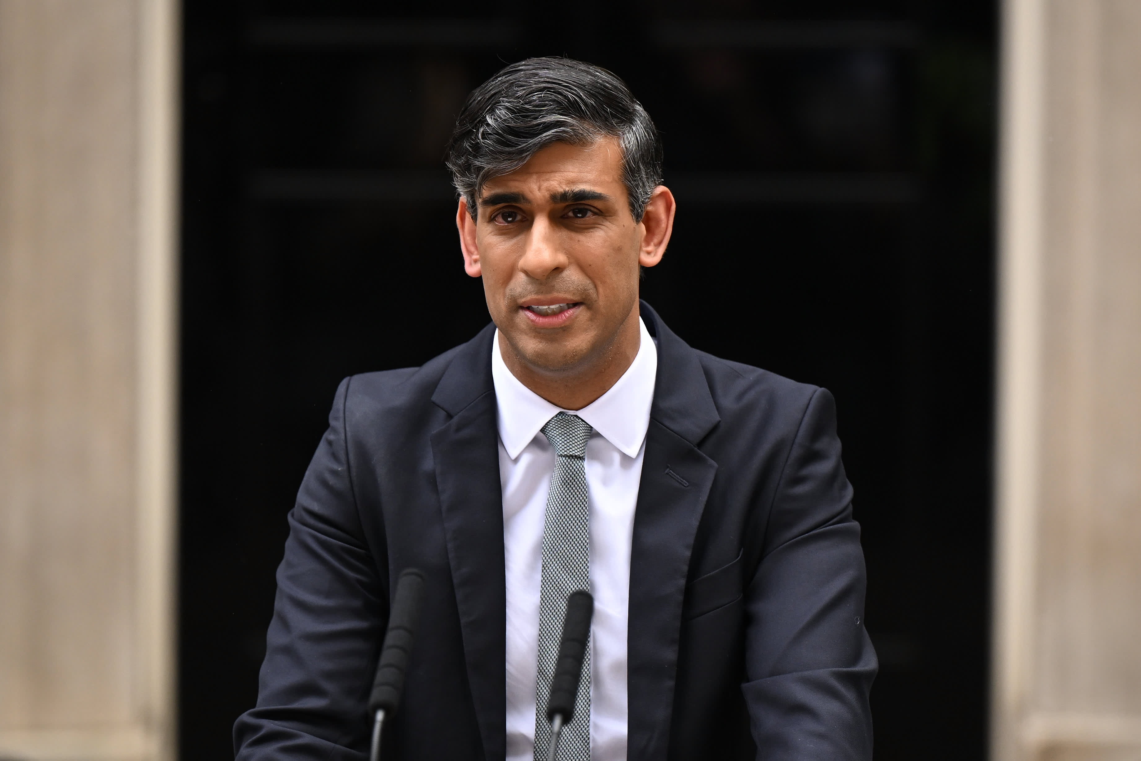 Rishi Sunak resigns as Conservative Party leader following election loss.