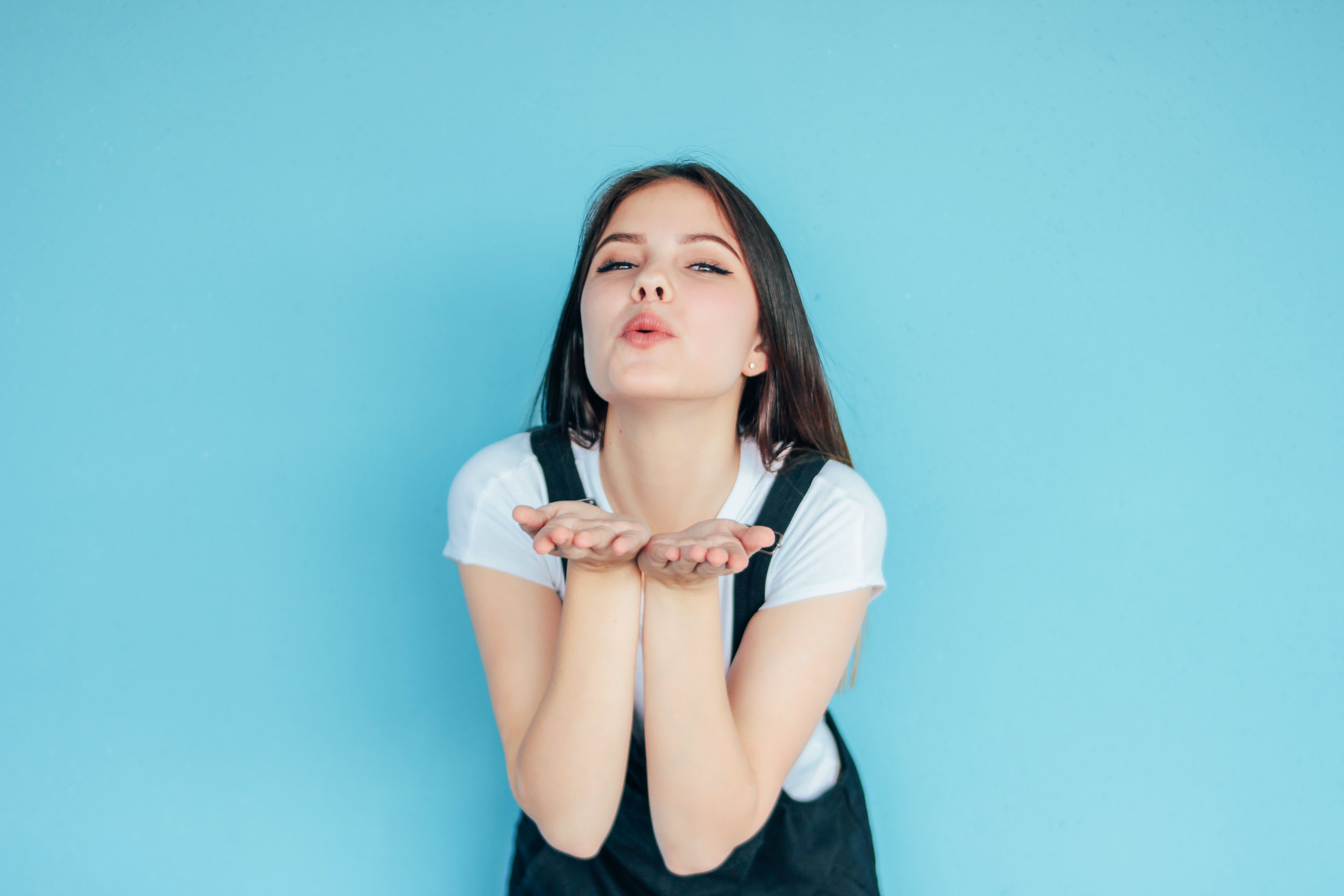Experts suggest that the most likable individuals consistently avoid these 13 communication errors.