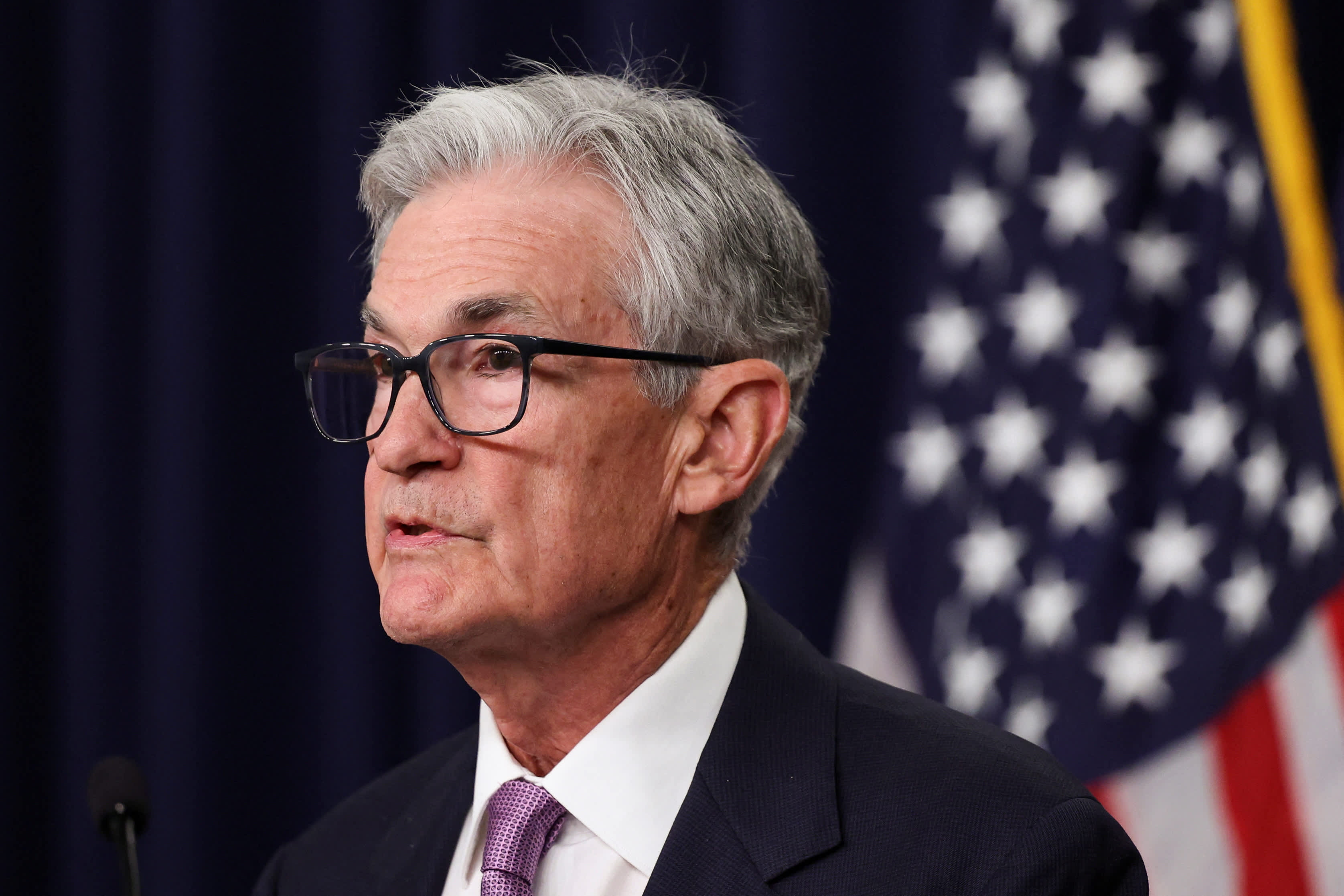 Trump-Harris presidential race not significantly affected by Powell's rate cut announcement.