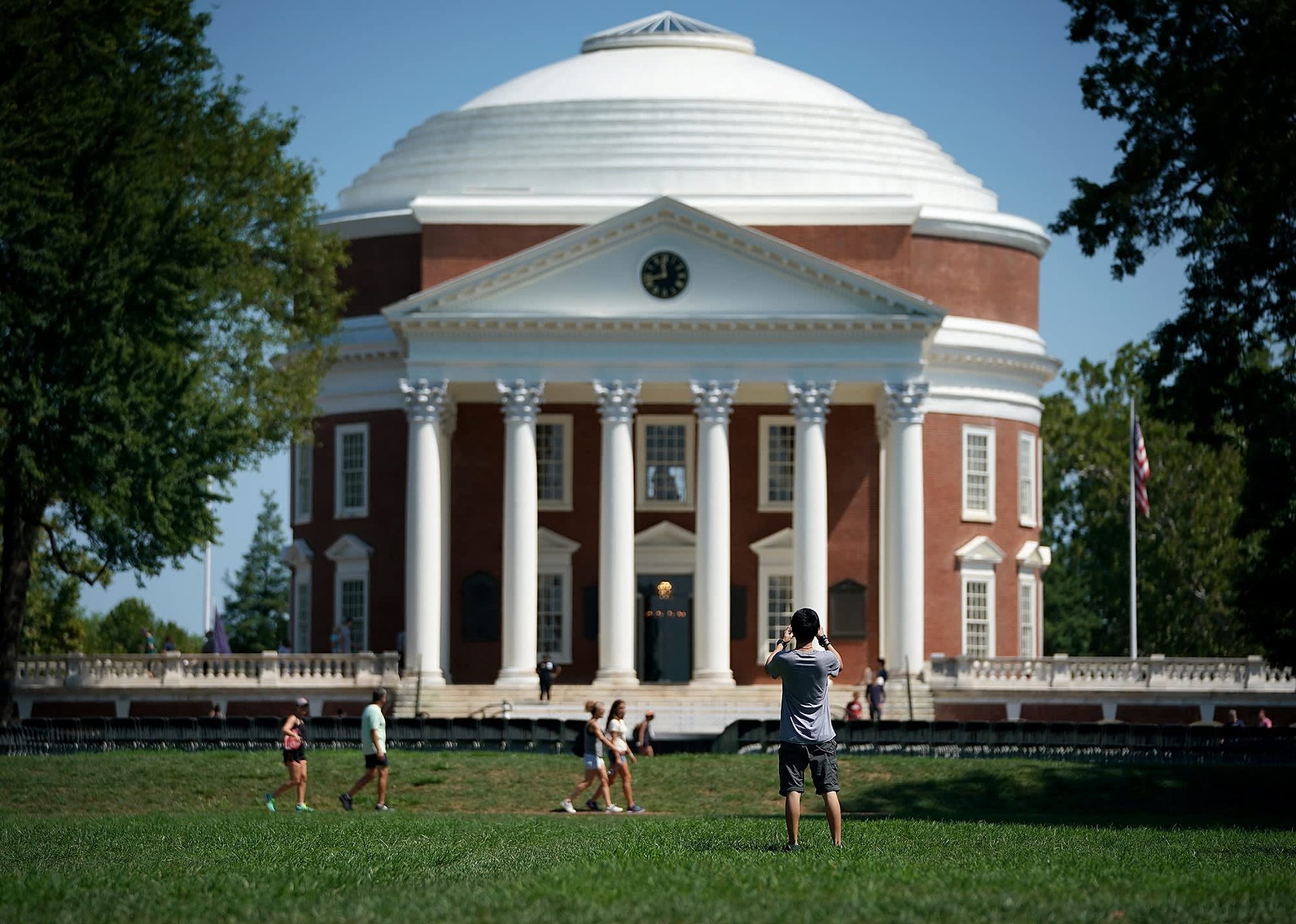 Some private and public colleges have shown significant improvement in providing financial aid, according to an expert.