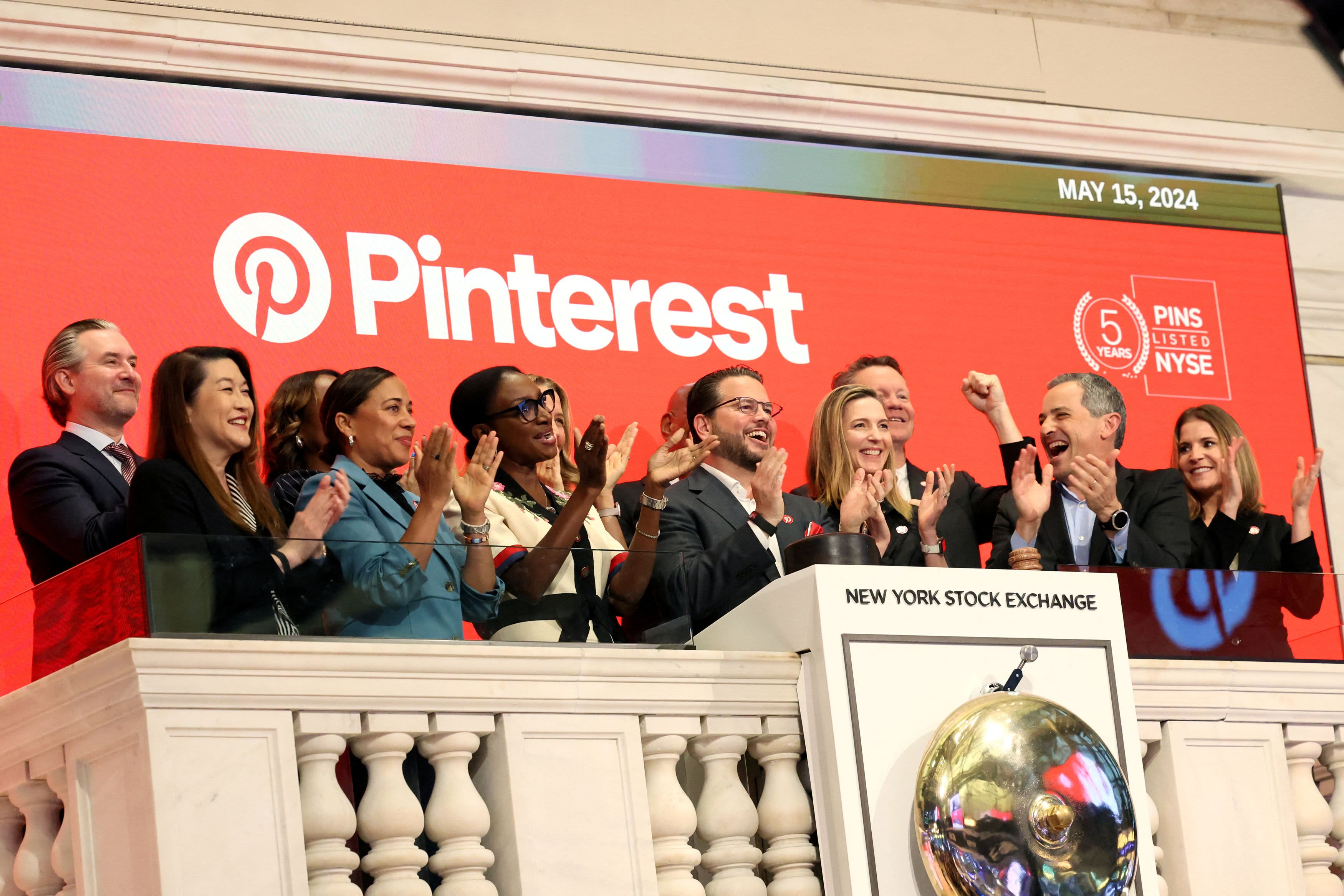 Pinterest's stock price drops after weak Q4 revenue forecast.