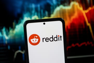 Reddit sets IPO price at $34 per share, marking the first major social media offering since 2019.