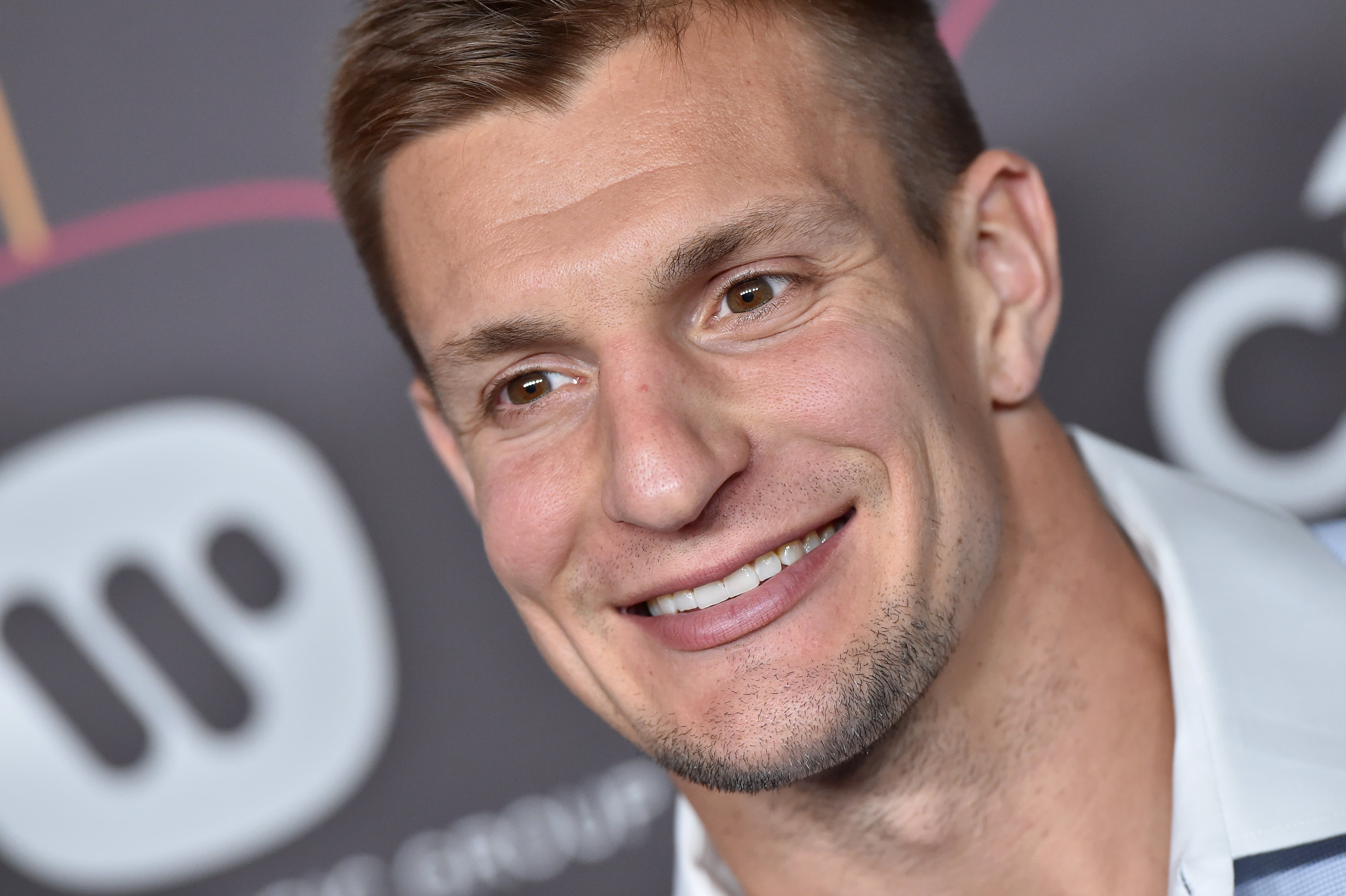 At age 25, NFL star Rob Gronkowski made a big investment and now his Apple stock is worth over $600,000.