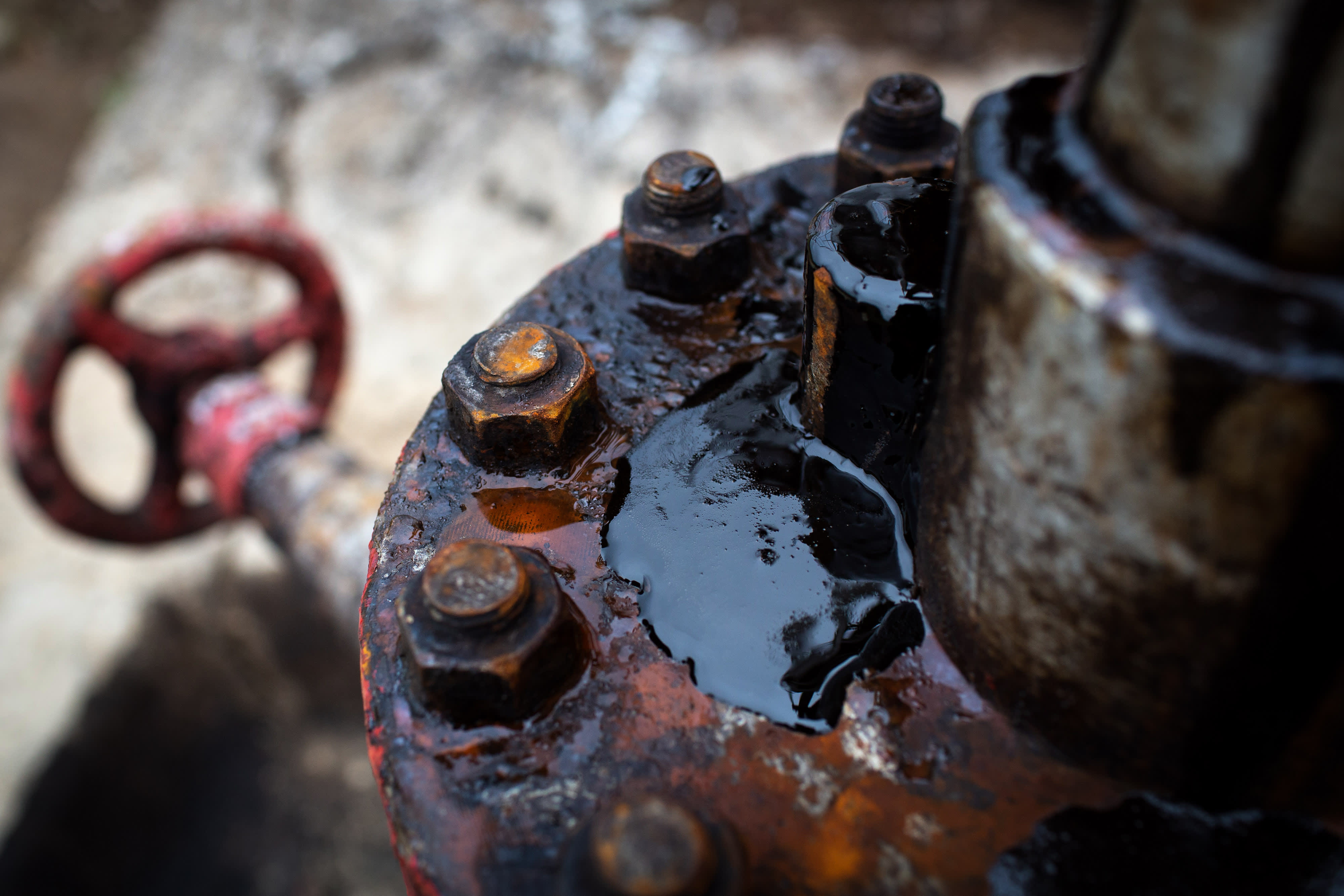 Could Libya's oil output be affected by its power divisions once again?