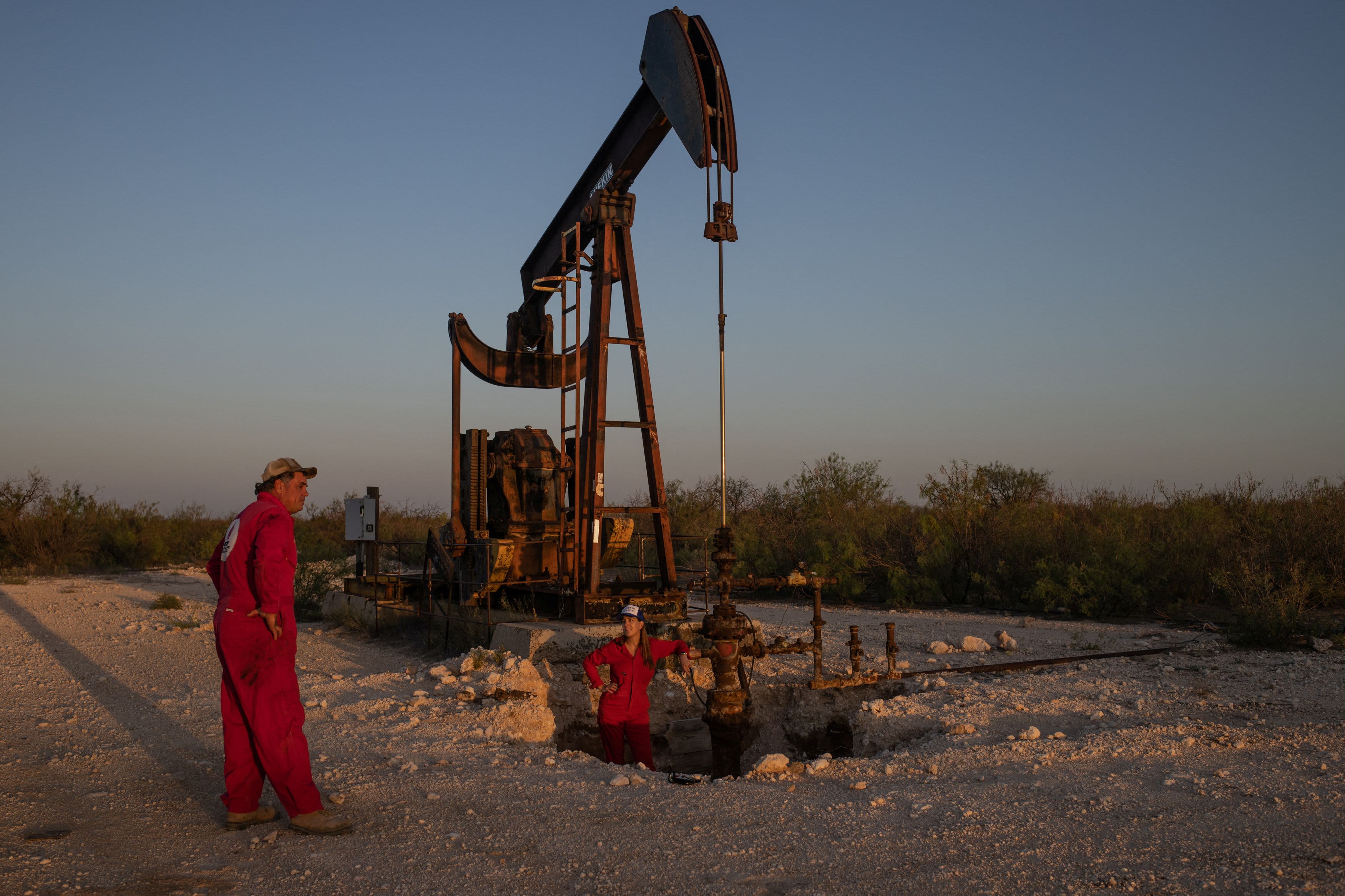 U.S. crude oil regains 1% after two days of decline