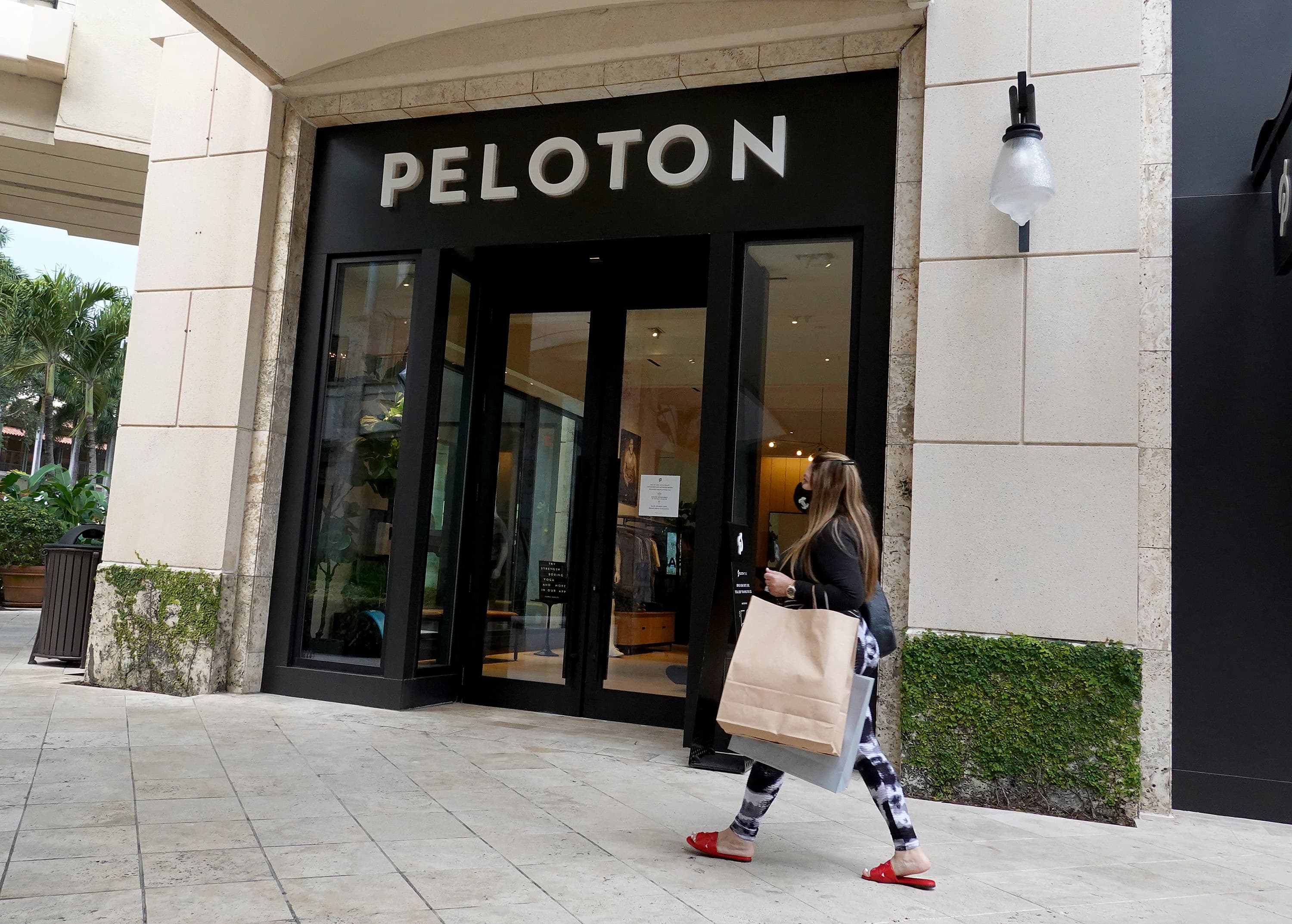 Blackwells Capital, a Peloton activist, renews its call for a sale of the company and takes issue with the new CEO.