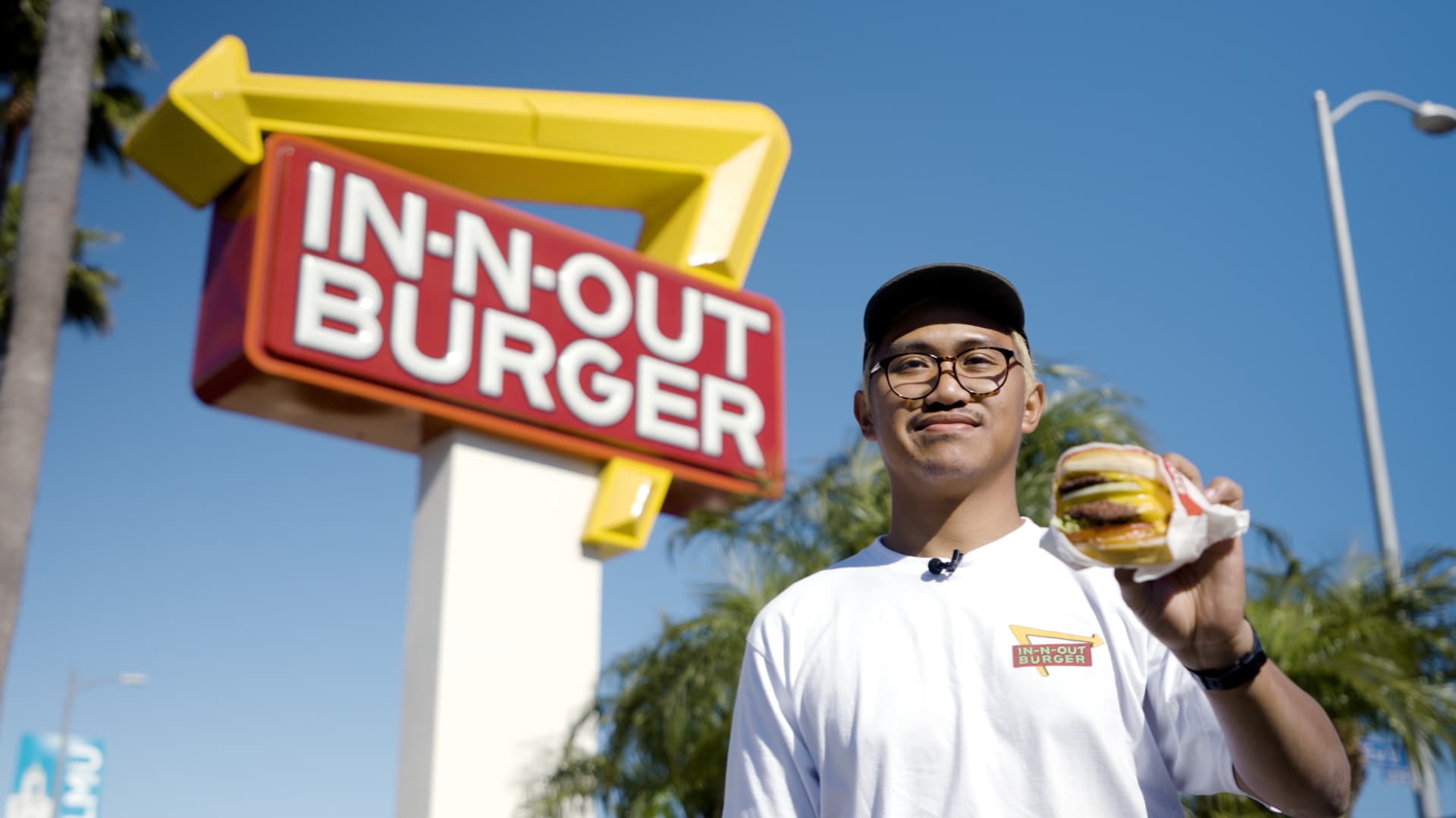 Here's how In-N-Out turned a $4 burger into a cult favorite and now brings in $2 billion a year.