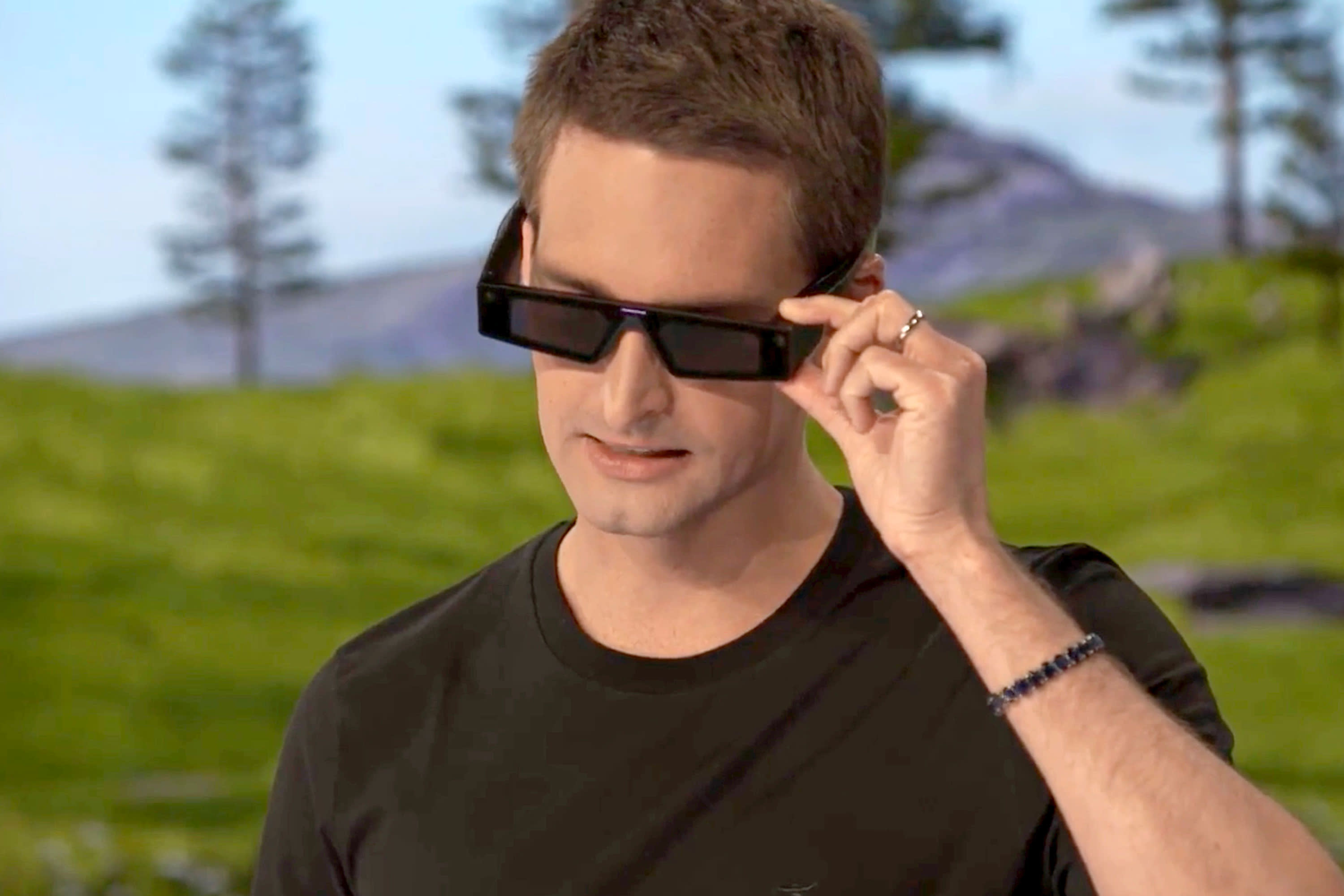 Snap is being outperformed by Meta in digital advertising.