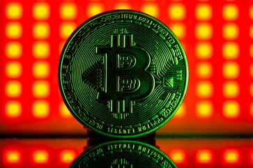 Bitcoin regains $59,000 as cryptocurrencies recover.