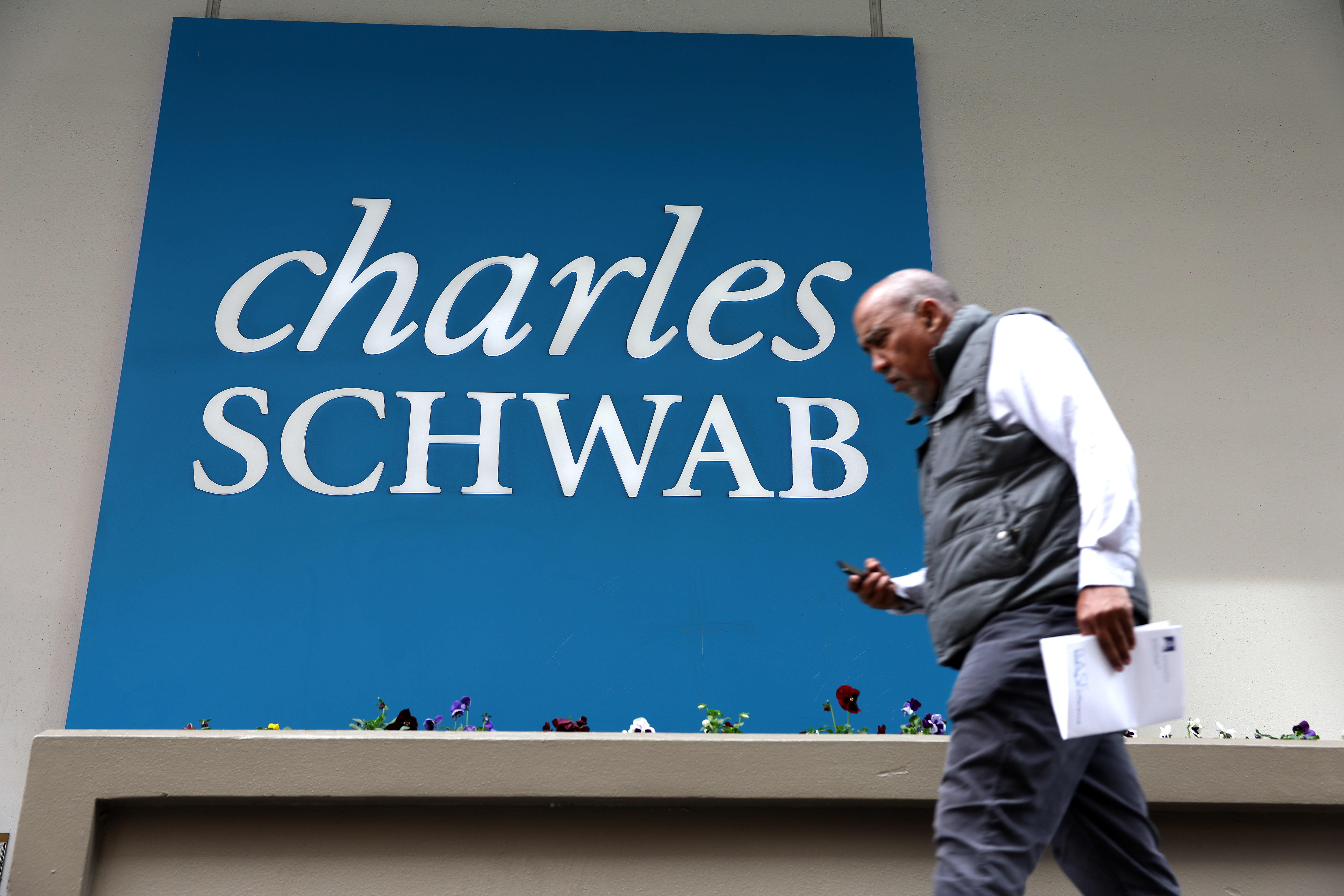 Some Schwab customers are experiencing login issues during the global markets sell-off.