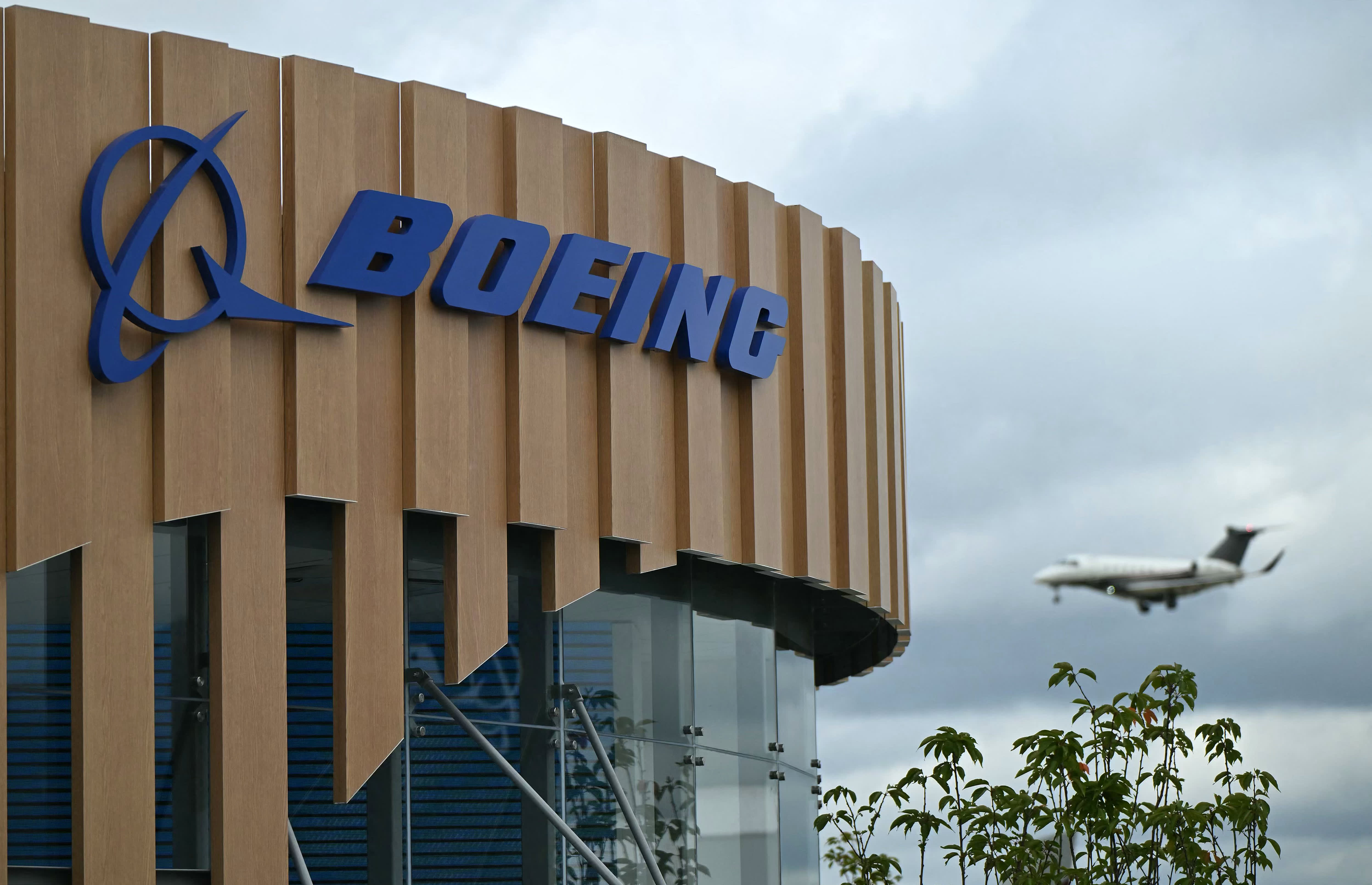 Before the market opens, Wall Street anticipates Boeing's results.