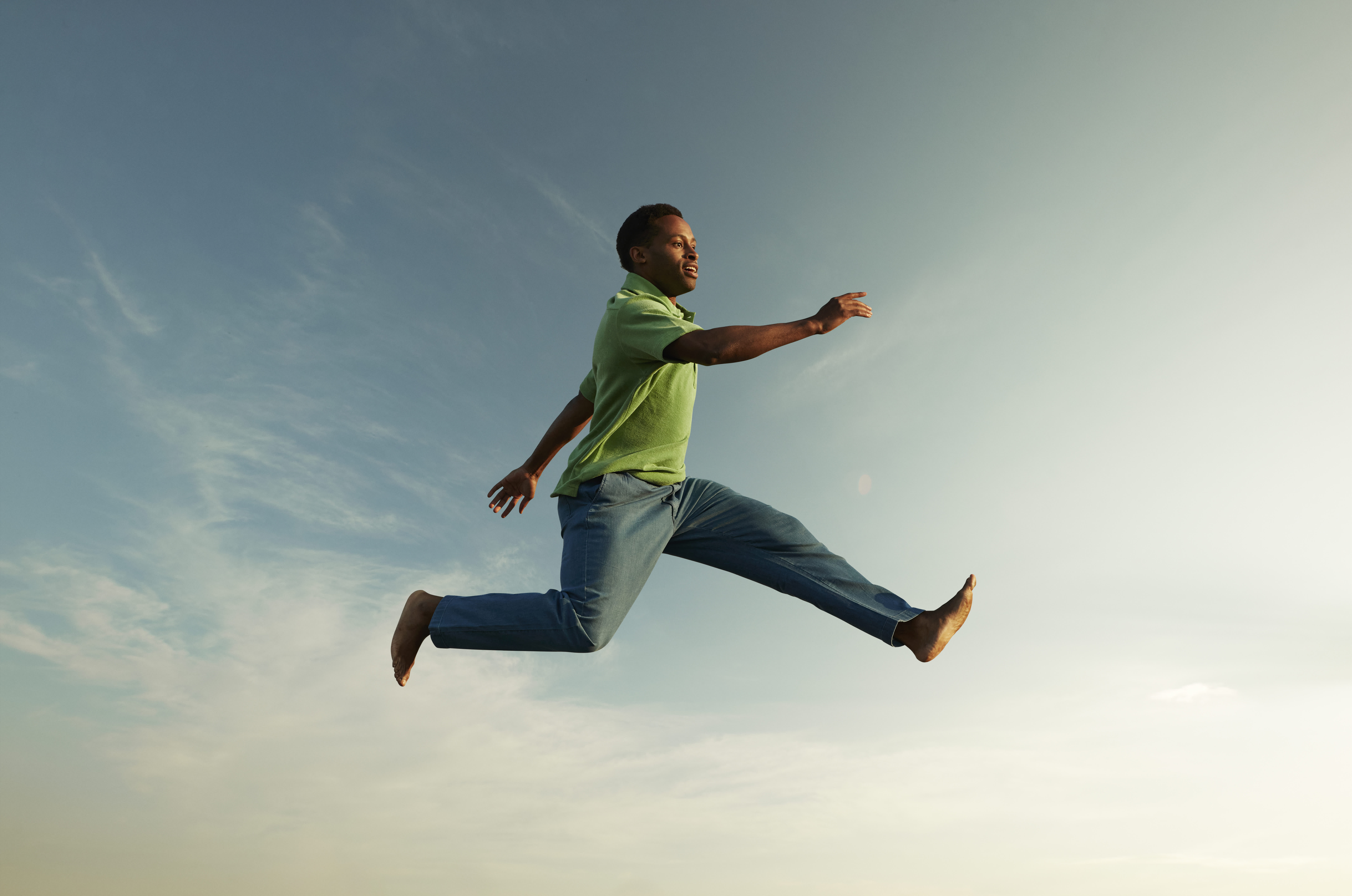 An expert shares five phrases that mentally strong individuals use to generate happiness during challenging times.