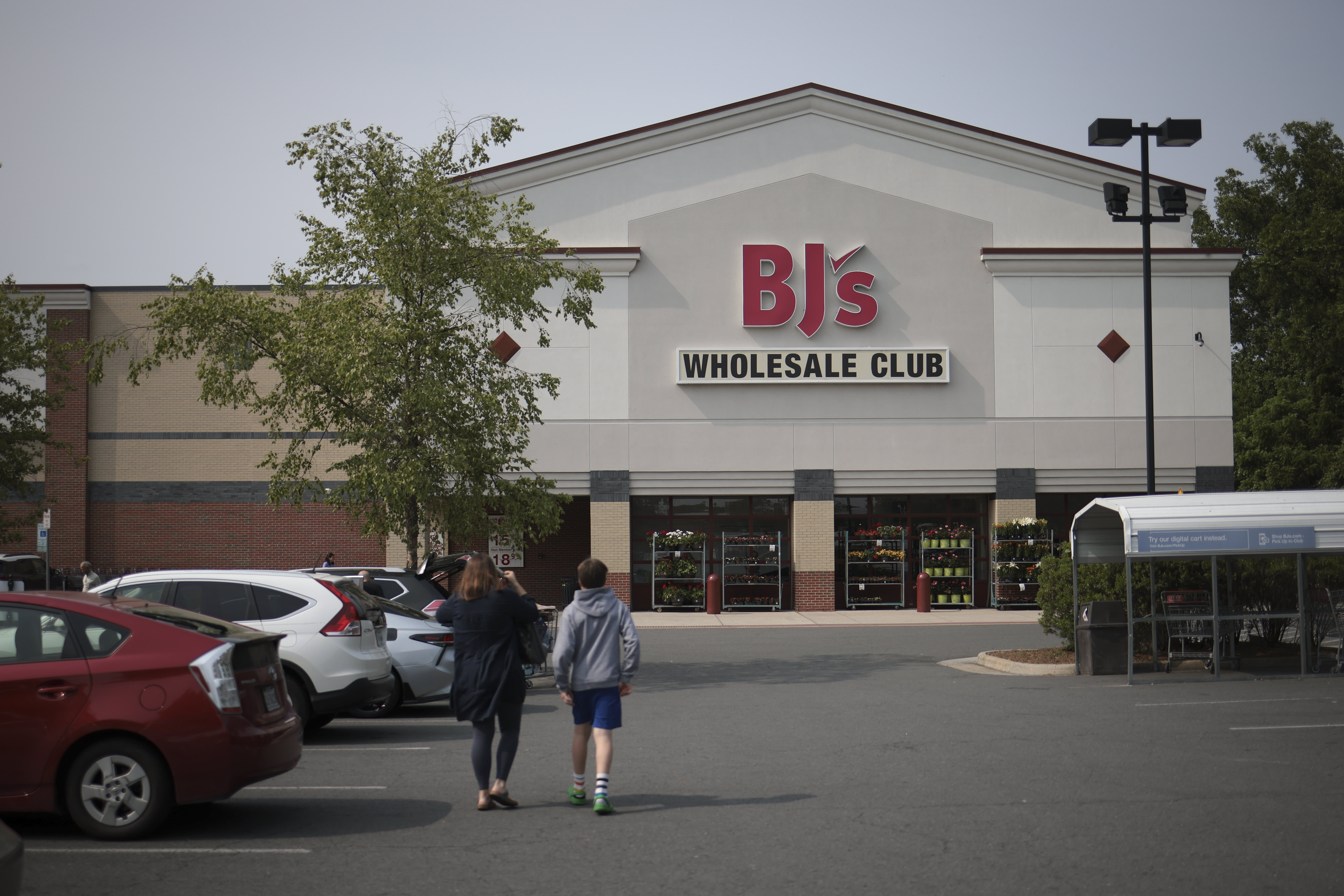 BJ's Wholesale, a smaller rival to Costco and Sam's Club, will expand its presence in Southeast with new club openings.