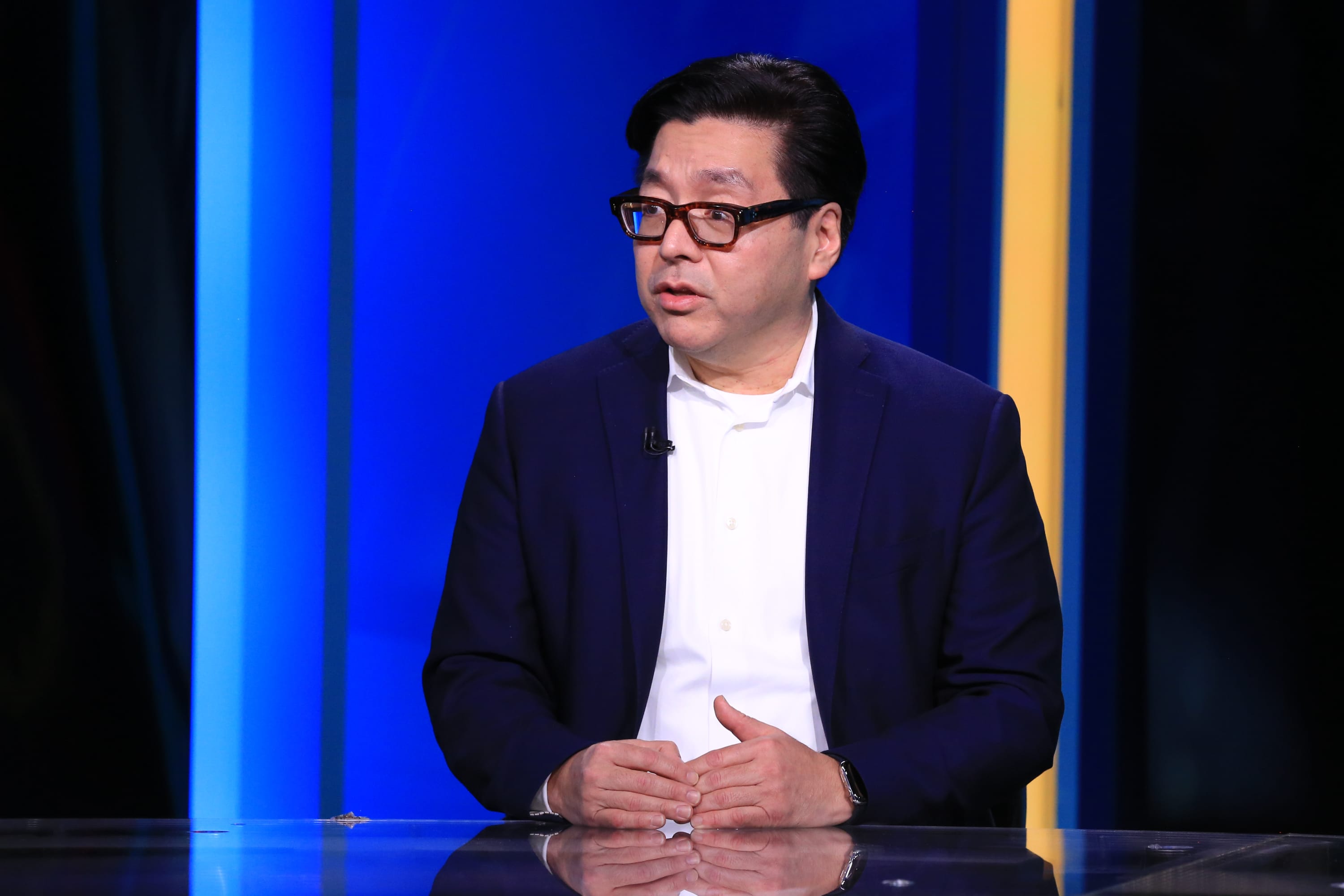 Tom Lee of Fundstrat predicts that tech earnings will determine the direction of the current stock market rally during a busy week for the Federal Reserve.