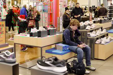 According to a CNBC economic survey, online shopping during the holidays in 2021 surpassed the peak set during the 2020 pandemic.