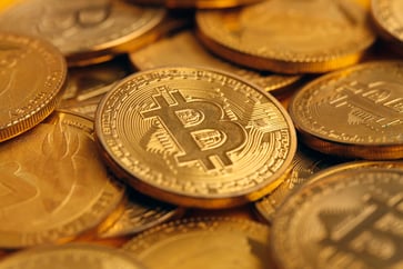 The value of cryptocurrencies increases at the beginning of the week, with bitcoin surpassing $102,000.