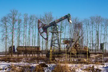 Traders' concerns about potential disruptions in Russia's energy sector cause oil prices to rise.